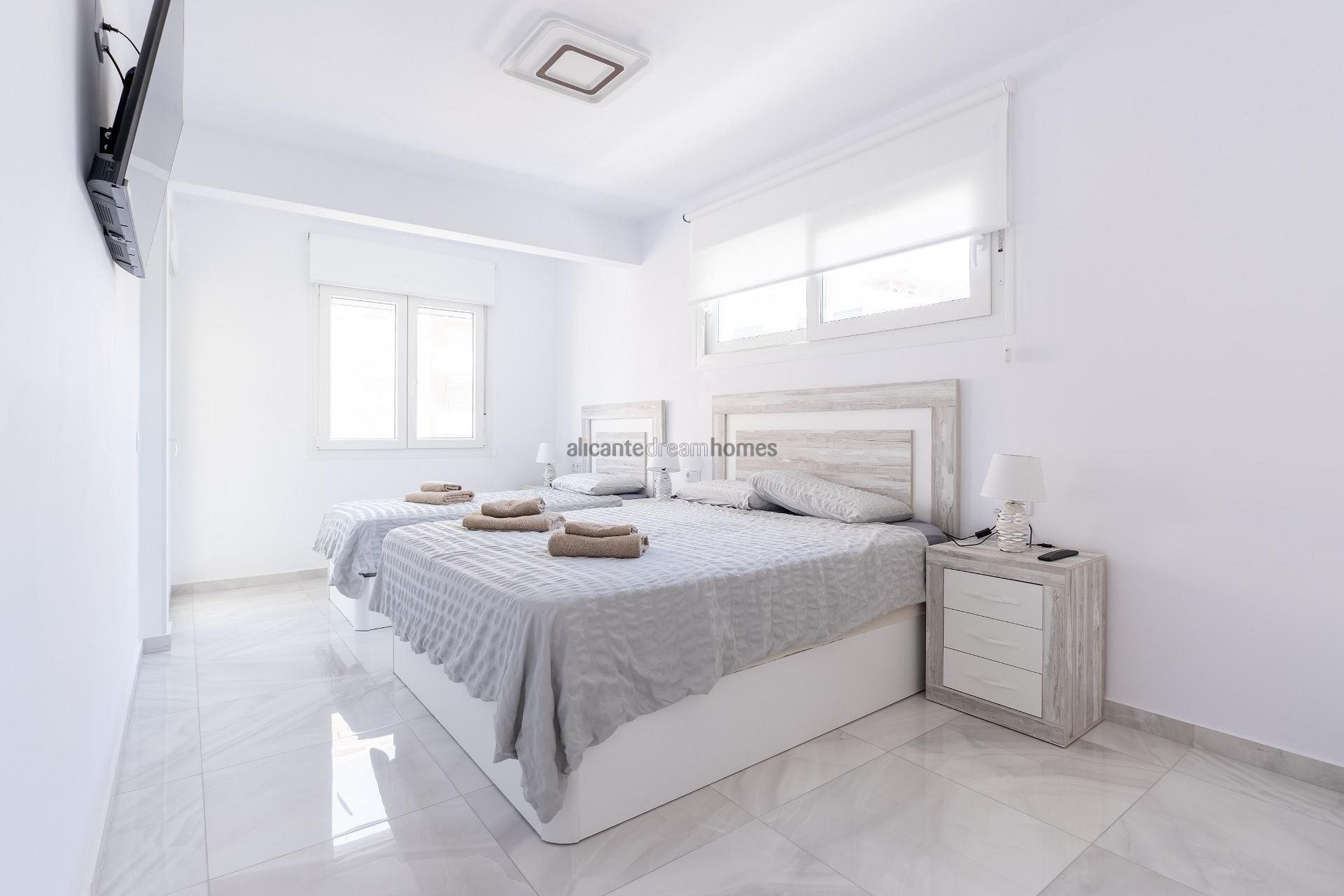 Resale - 4 Bedroom 3 Bathroom Townhouse in Torrevieja -  - Alicante