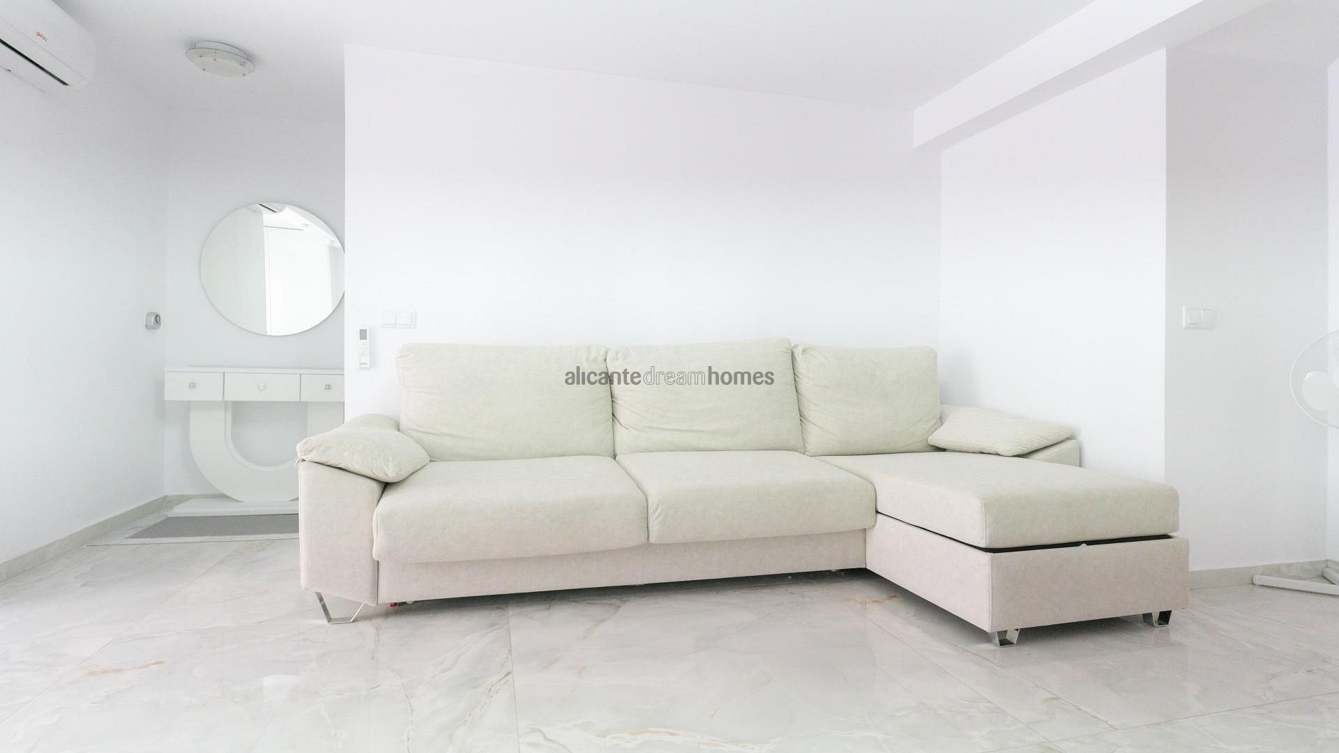 Resale - 4 Bedroom 3 Bathroom Townhouse in Torrevieja -  - Alicante