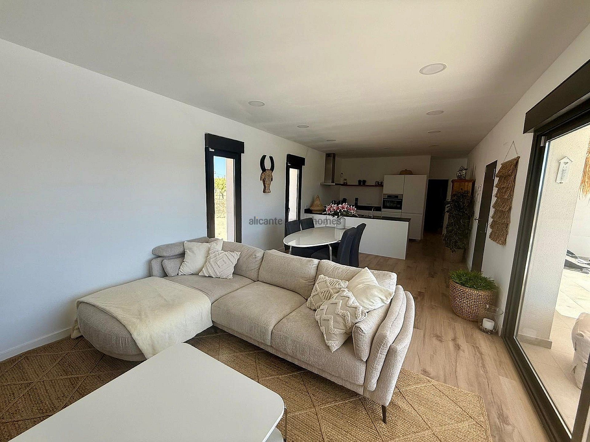 Resale - 3 Bedroom 2 Bathroom Villa in Pinoso - , Pinoso, Alicante, Spain - Alicante