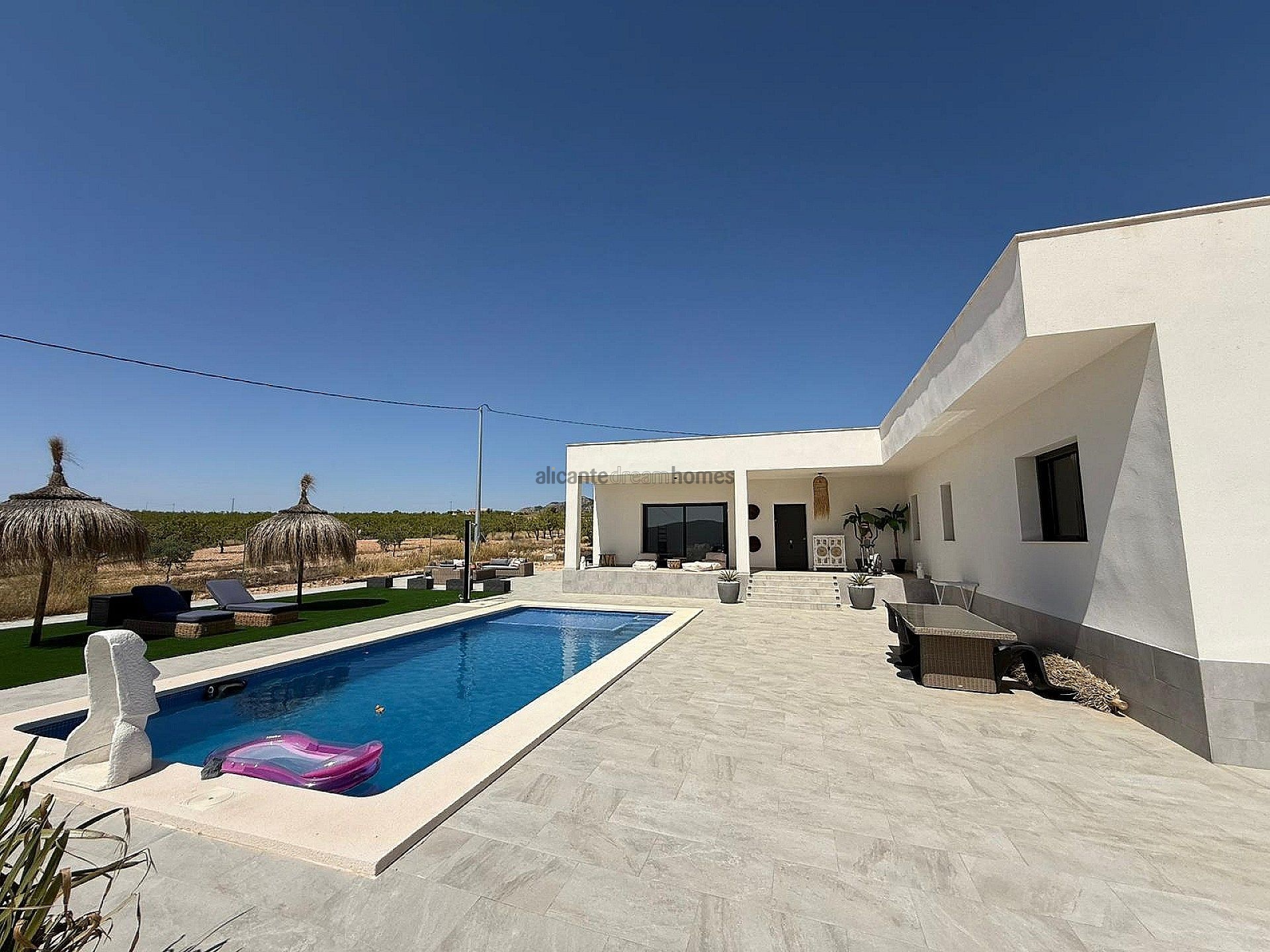 Resale - 3 Bedroom 2 Bathroom Villa in Pinoso - , Pinoso, Alicante, Spain - Alicante