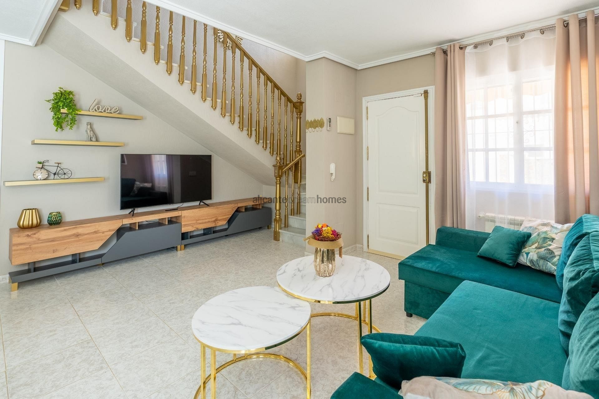 Resale - 3 Bedroom 2 Bathroom Villa in Torrevieja -  - Alicante