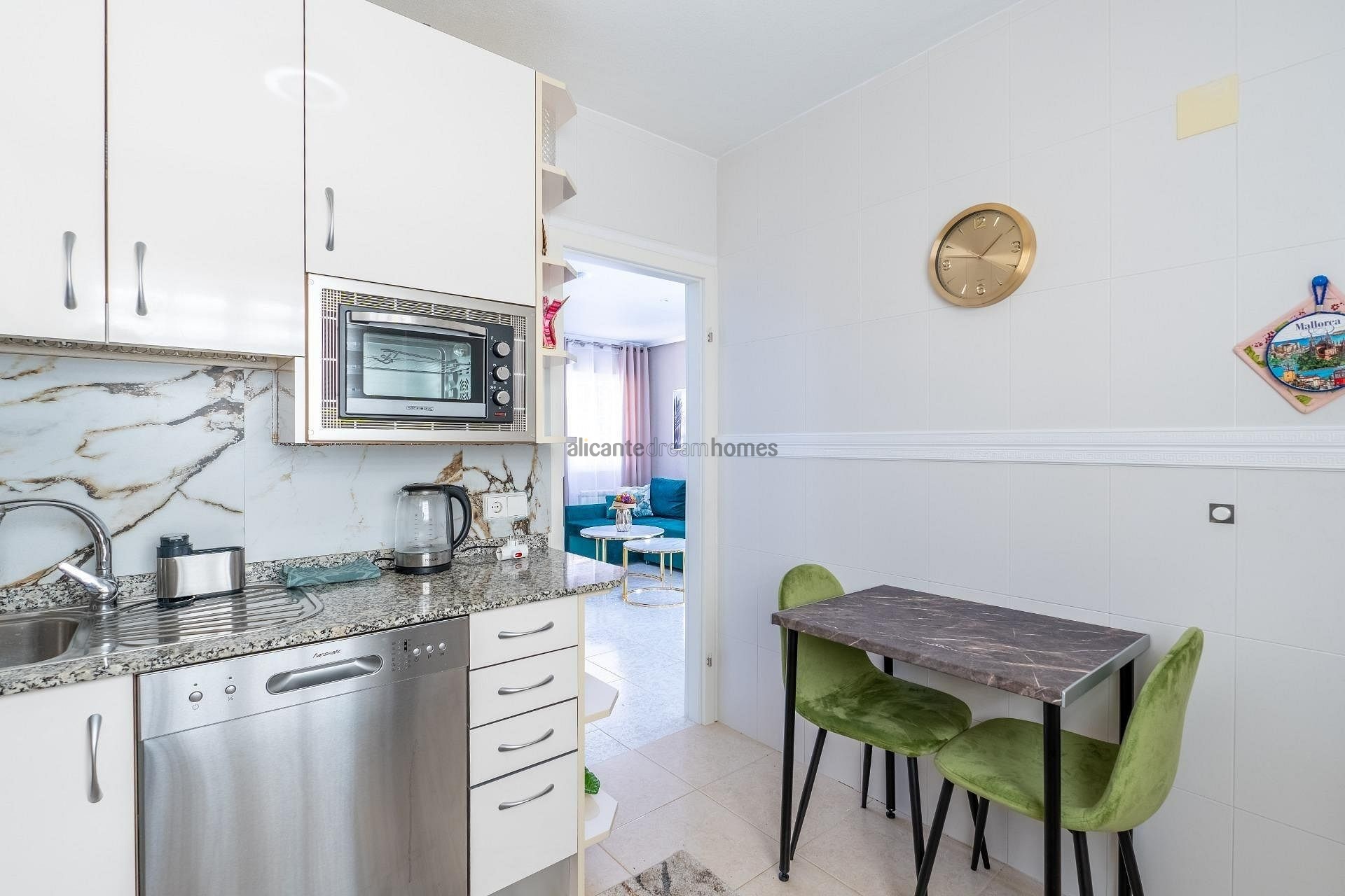 Resale - 3 Bedroom 2 Bathroom Villa in Torrevieja -  - Alicante