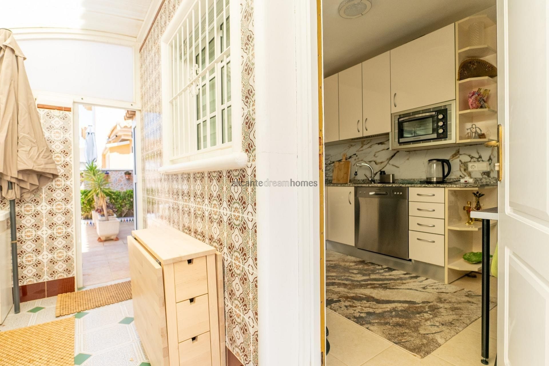 Resale - 3 Bedroom 2 Bathroom Villa in Torrevieja -  - Alicante