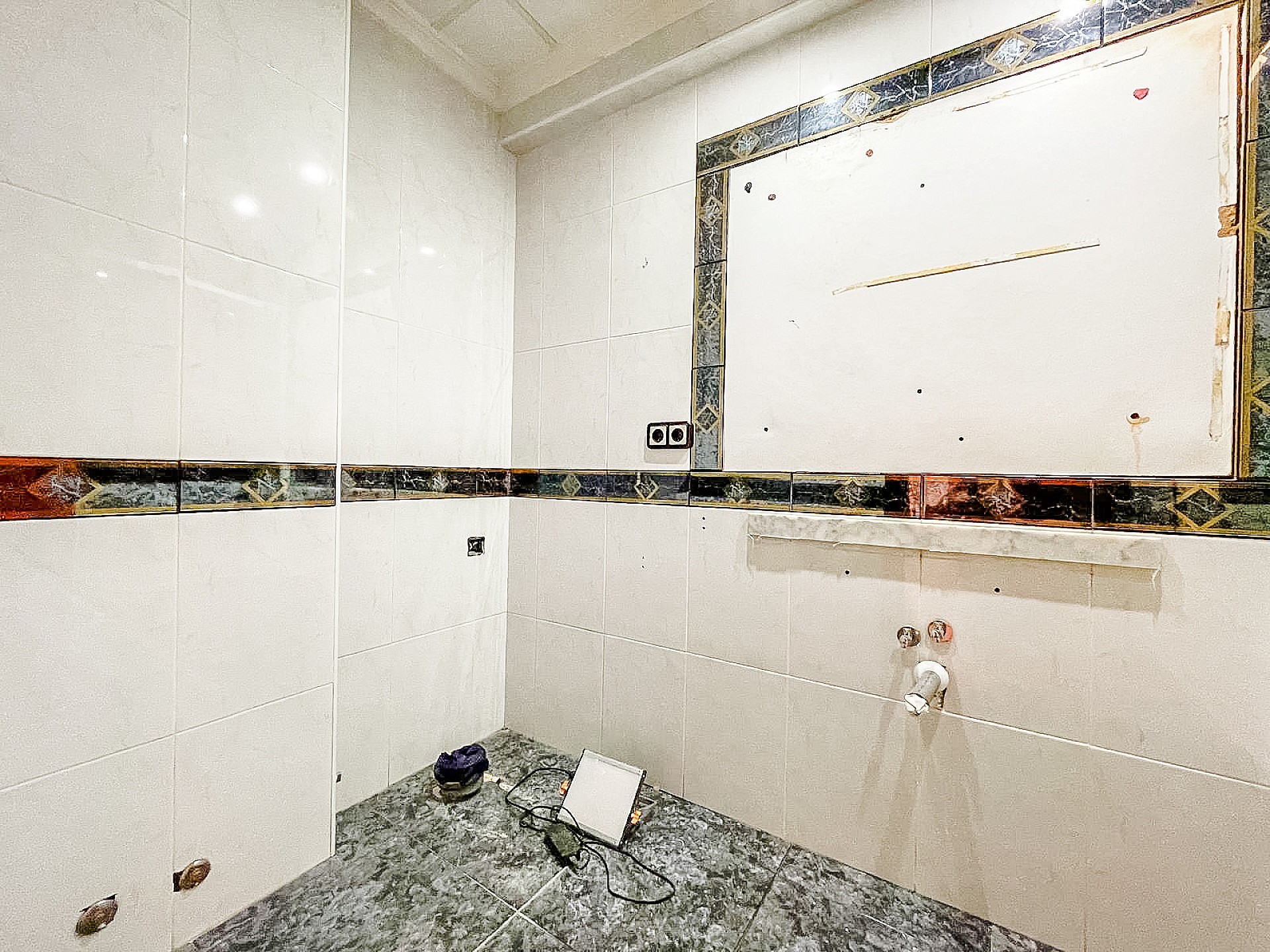 Resale - 3 Bedroom 2 Bathroom Apartment in Pinoso -  - Alicante