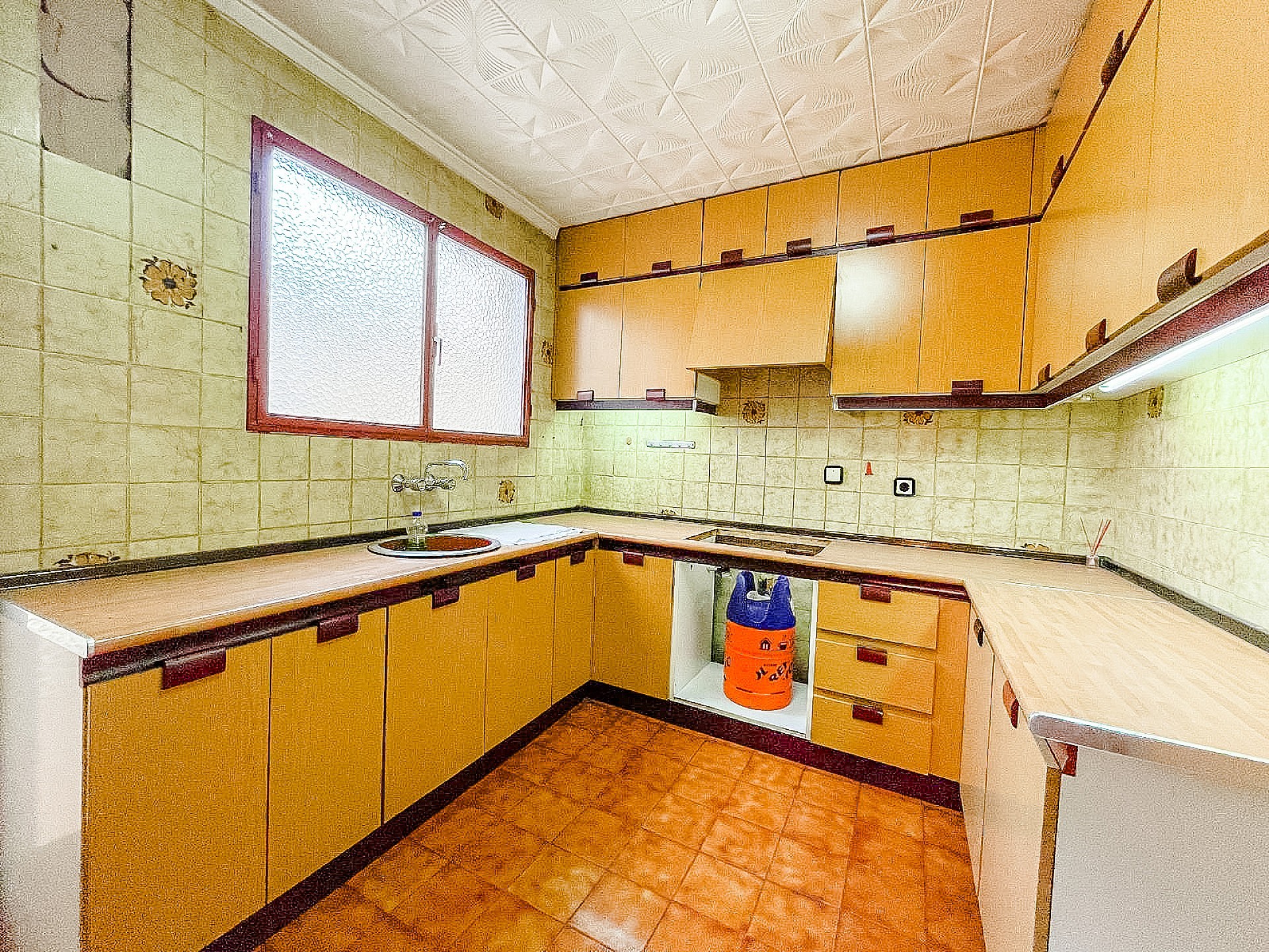 Resale - 3 Bedroom 2 Bathroom Apartment in Pinoso -  - Alicante