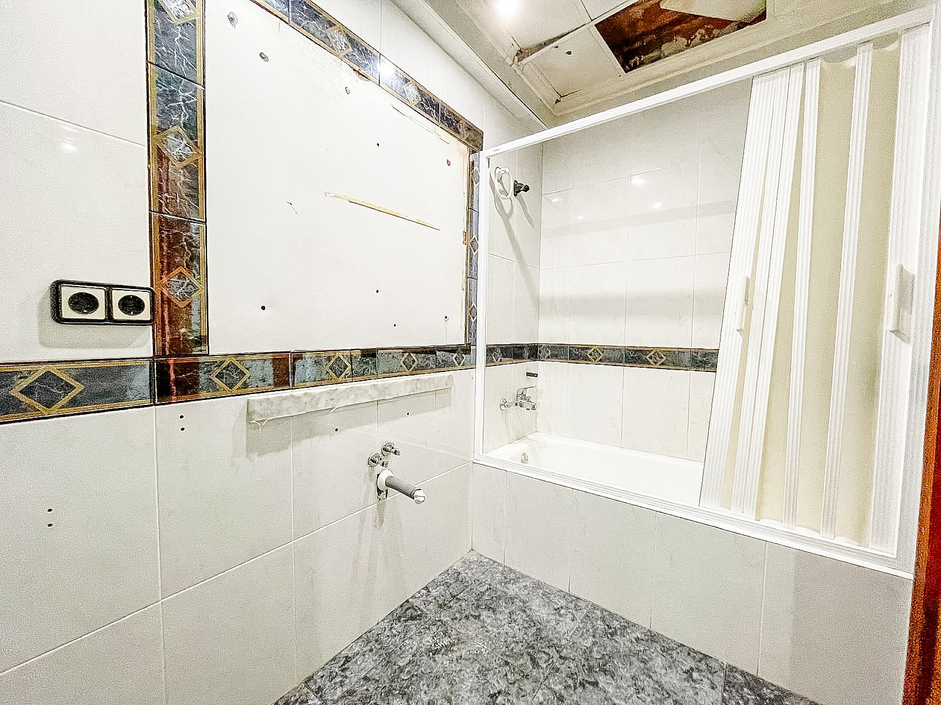 Resale - 3 Bedroom 2 Bathroom Apartment in Pinoso -  - Alicante