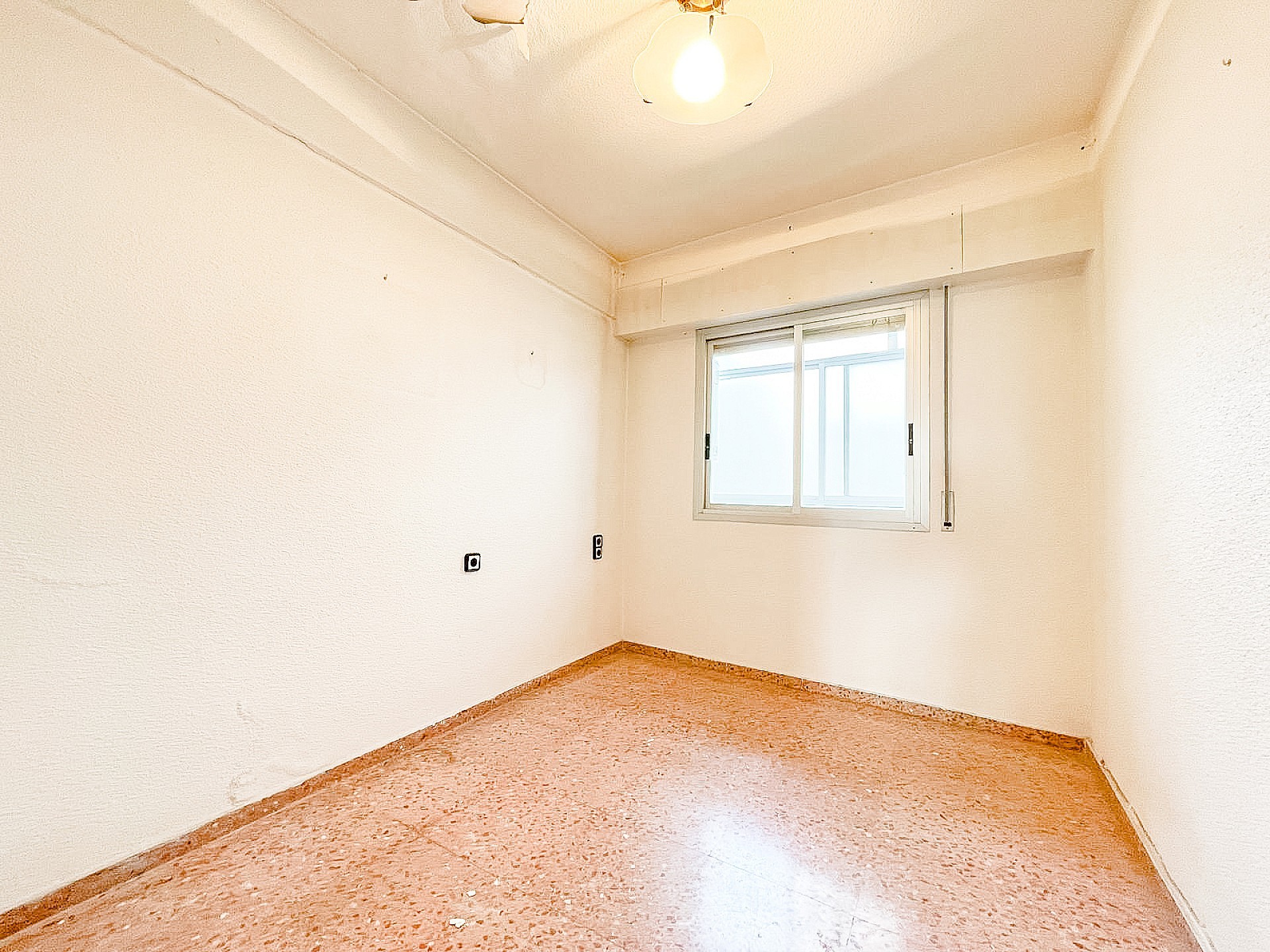Resale - 3 Bedroom 2 Bathroom Apartment in Pinoso -  - Alicante