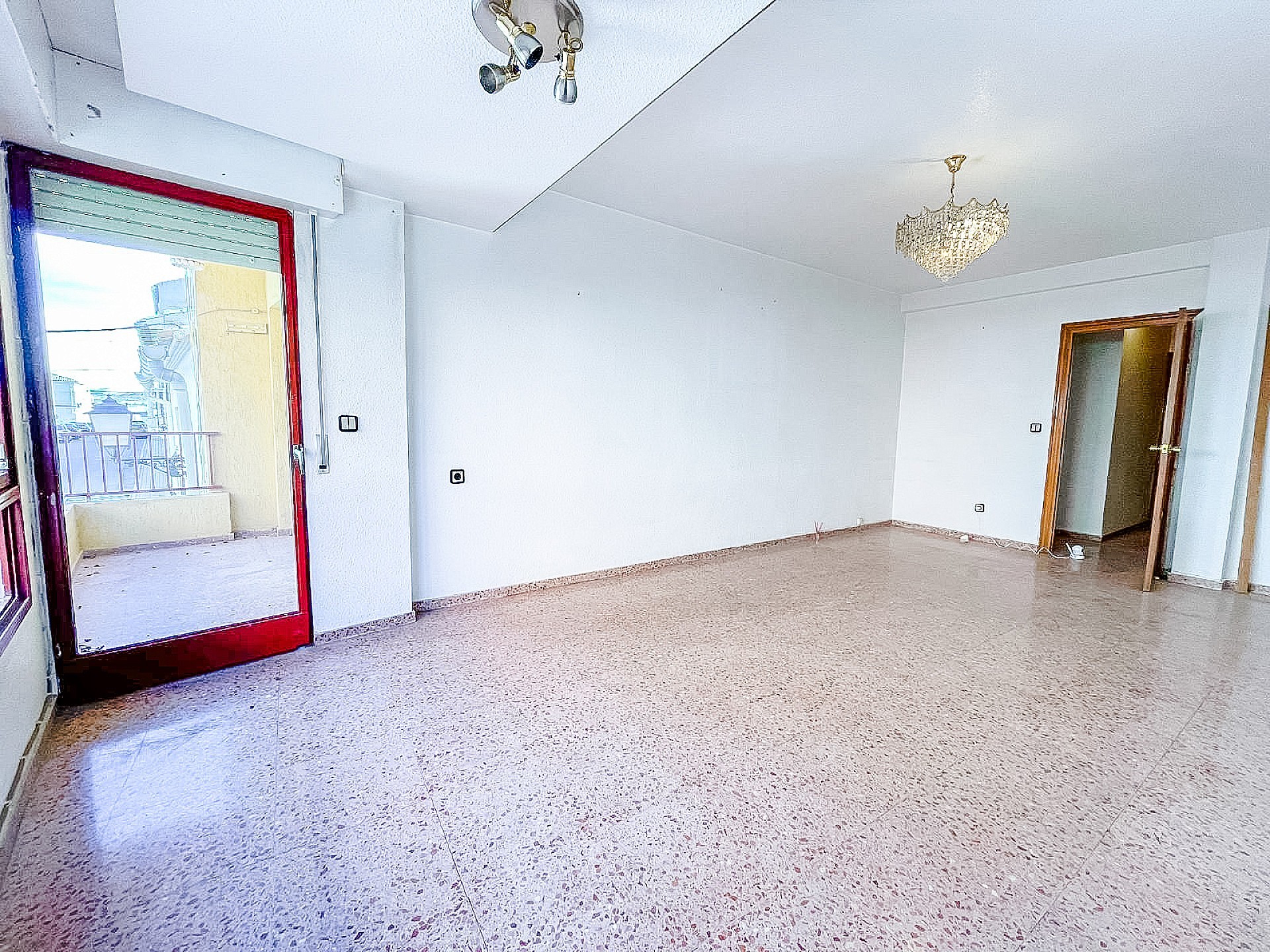 Resale - 3 Bedroom 2 Bathroom Apartment in Pinoso -  - Alicante