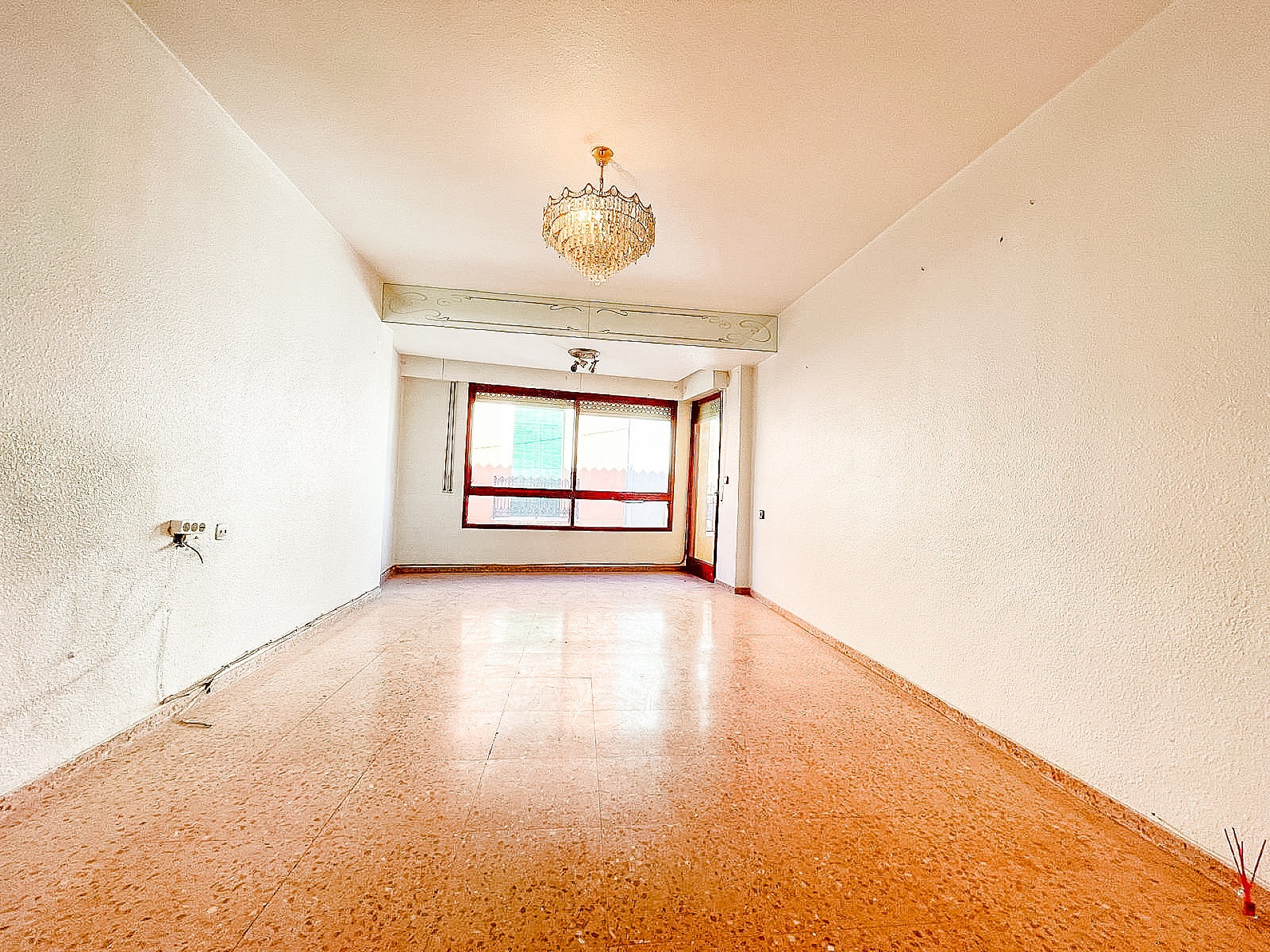Resale - 3 Bedroom 2 Bathroom Apartment in Pinoso -  - Alicante