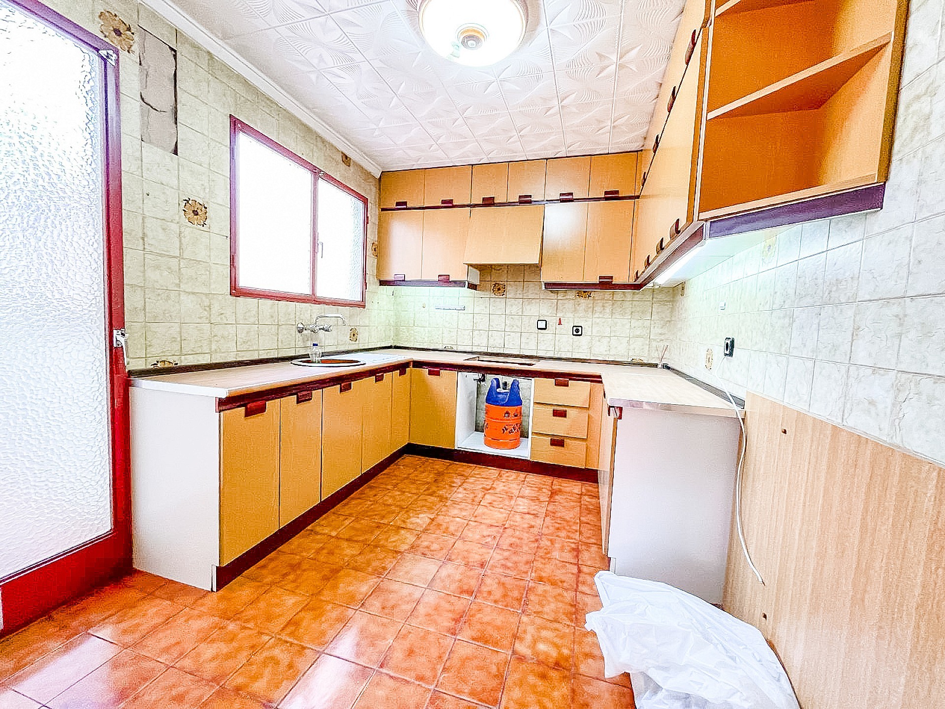Resale - 3 Bedroom 2 Bathroom Apartment in Pinoso -  - Alicante