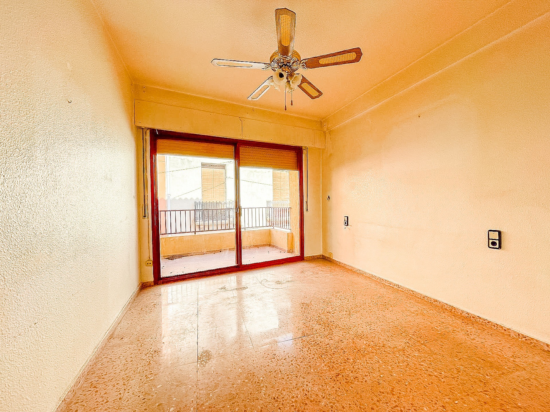 Resale - 3 Bedroom 2 Bathroom Apartment in Pinoso -  - Alicante