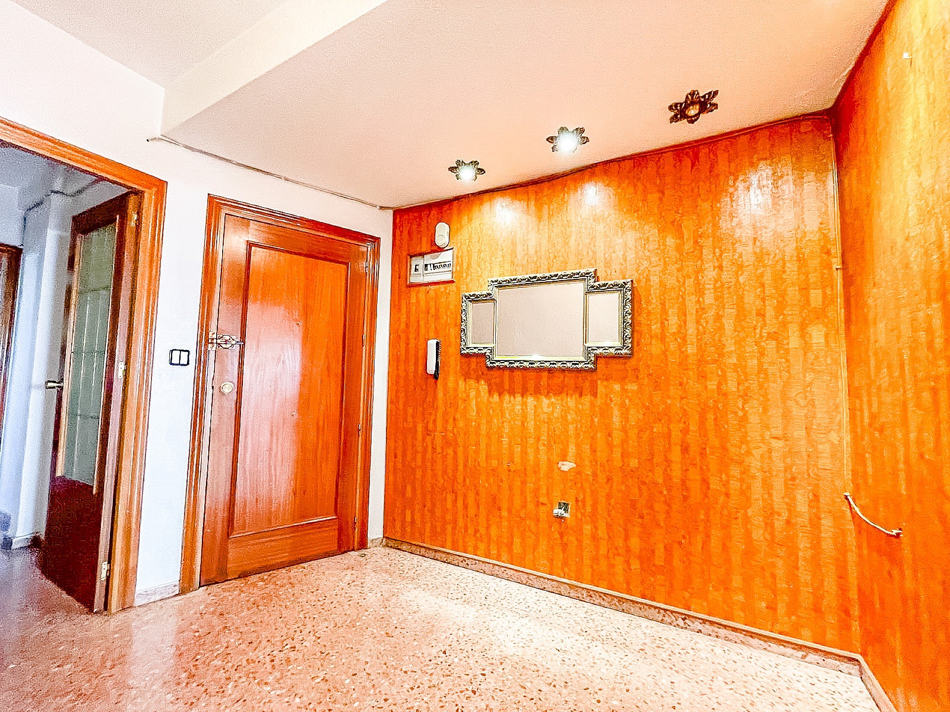 Resale - 3 Bedroom 2 Bathroom Apartment in Pinoso -  - Alicante