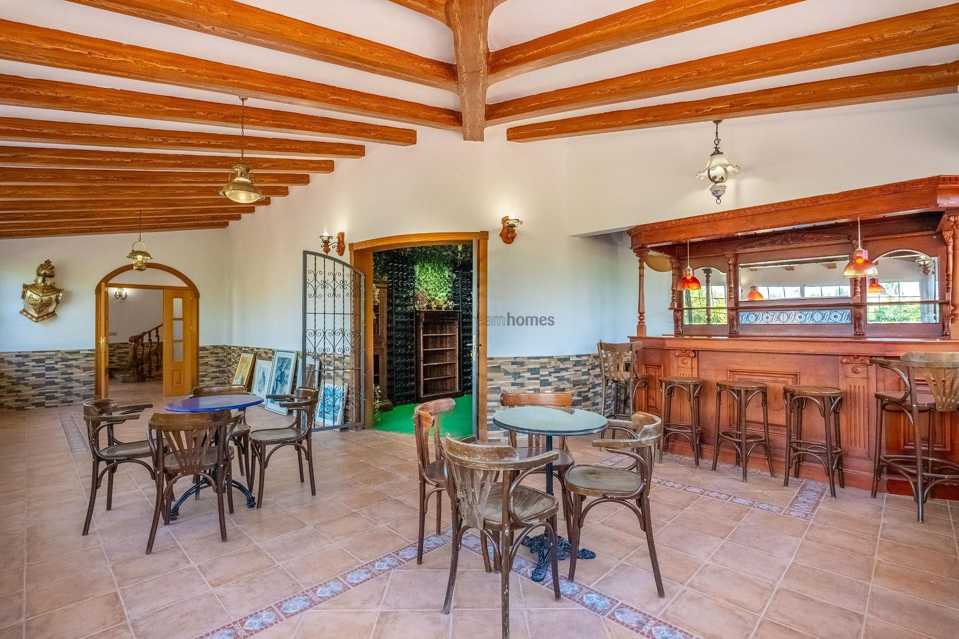 Resale - 6 Bedroom 3 Bathroom Villa in Torrevieja -  - Alicante