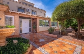 3-16018/4695, 6 Bedroom 3 Bathroom Villa in Torrevieja