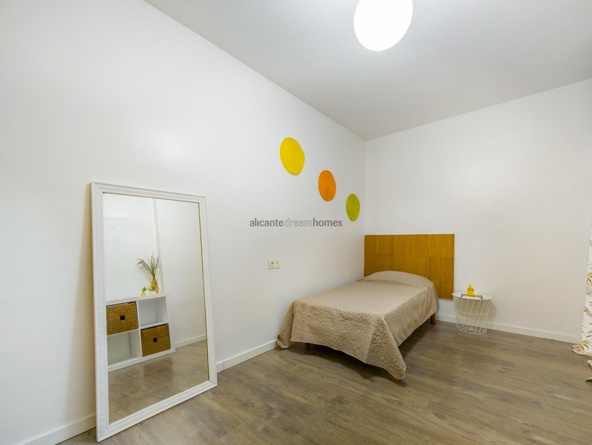 Resale - 3 Bedroom 2 Bathroom Apartment in Torrevieja -  - Alicante