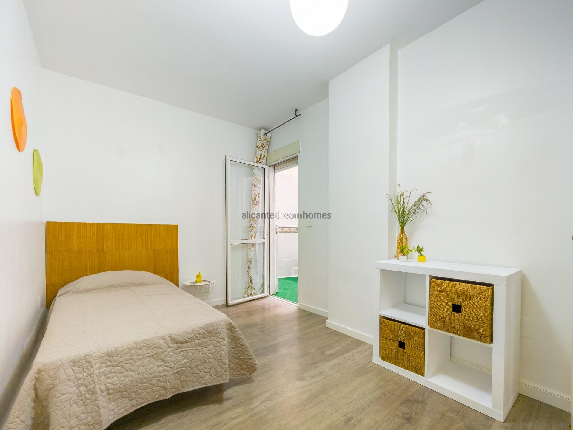 Resale - 3 Bedroom 2 Bathroom Apartment in Torrevieja -  - Alicante