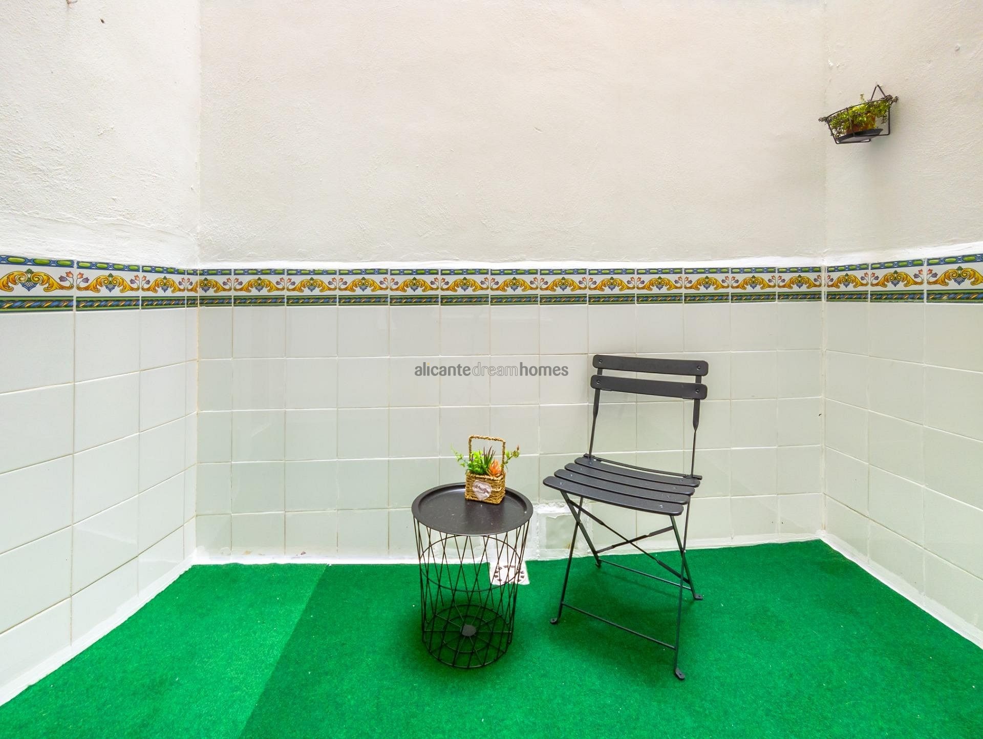 Resale - 3 Bedroom 2 Bathroom Apartment in Torrevieja -  - Alicante