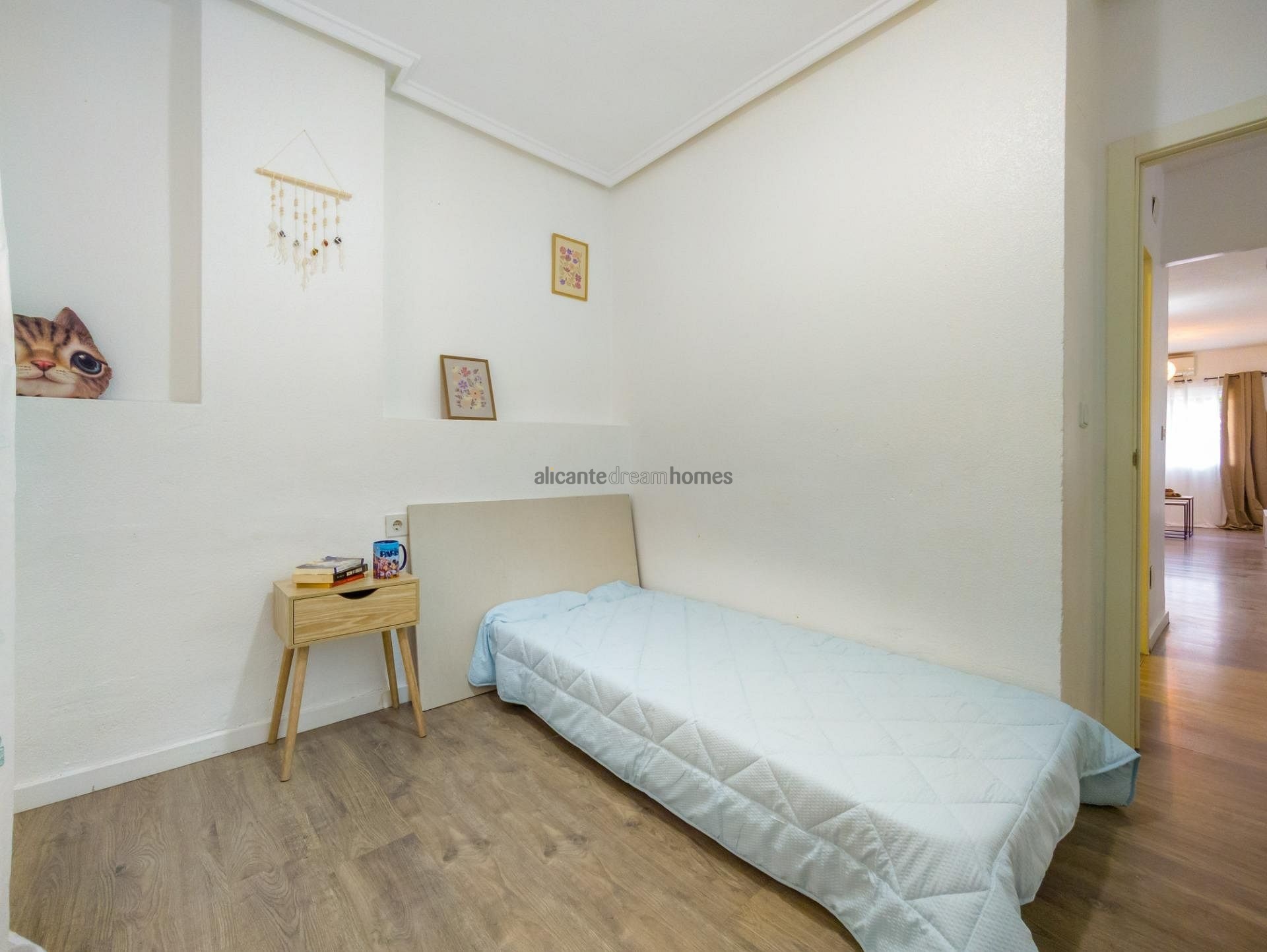 Resale - 3 Bedroom 2 Bathroom Apartment in Torrevieja -  - Alicante