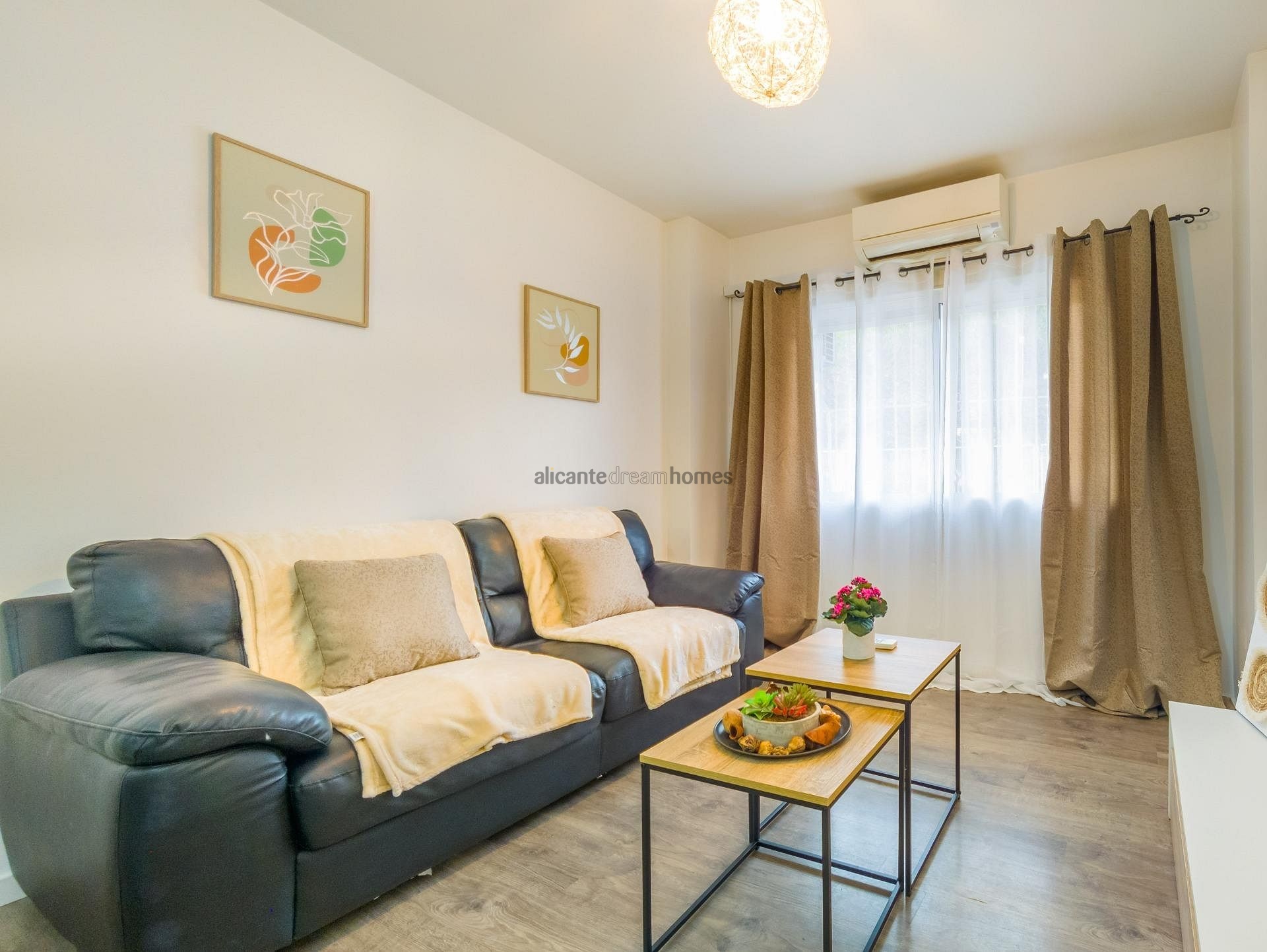 Resale - 3 Bedroom 2 Bathroom Apartment in Torrevieja -  - Alicante