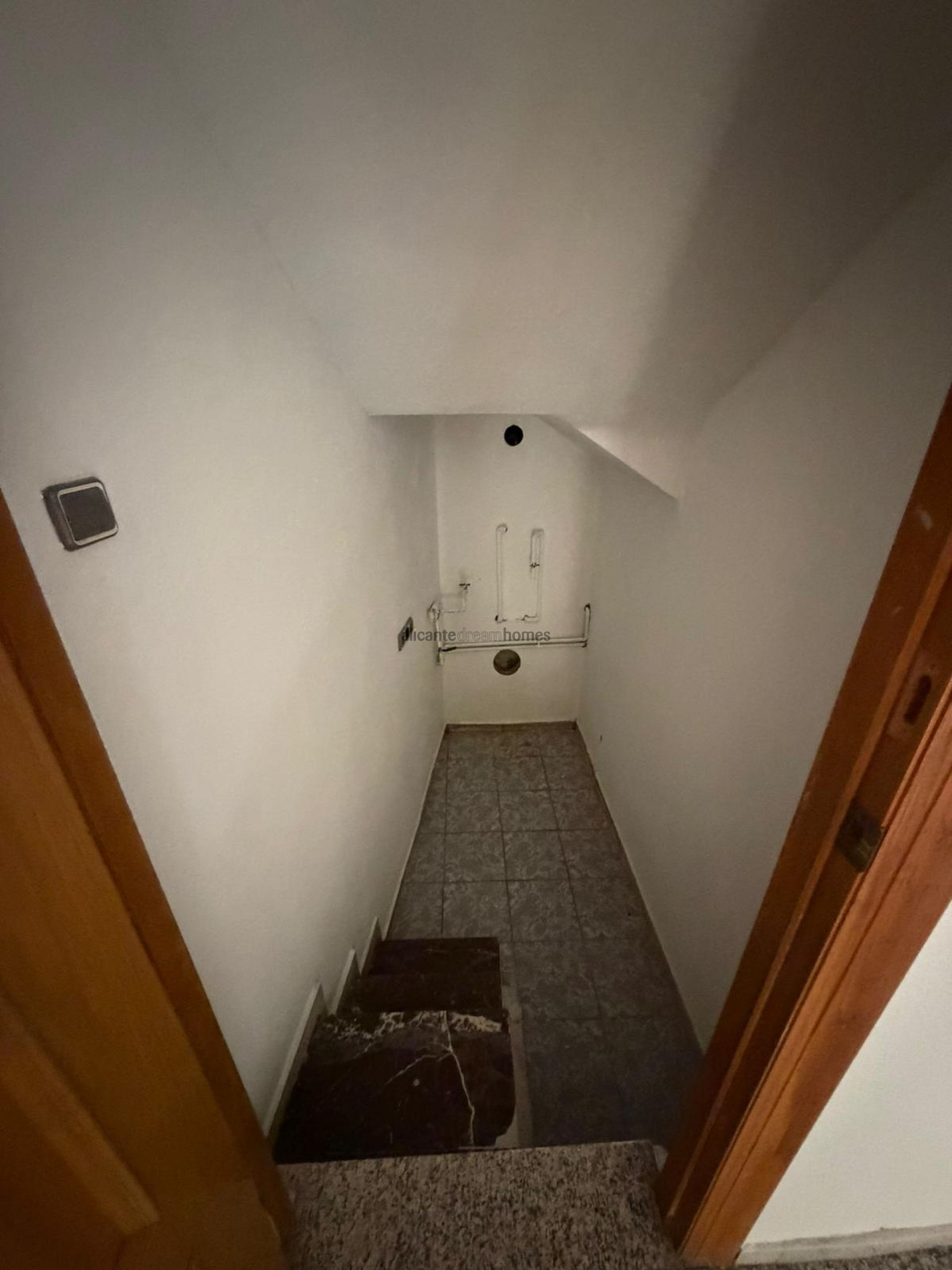 Resale - 4 Bedroom 4 Bathroom Townhouse in Sax -  - Alicante