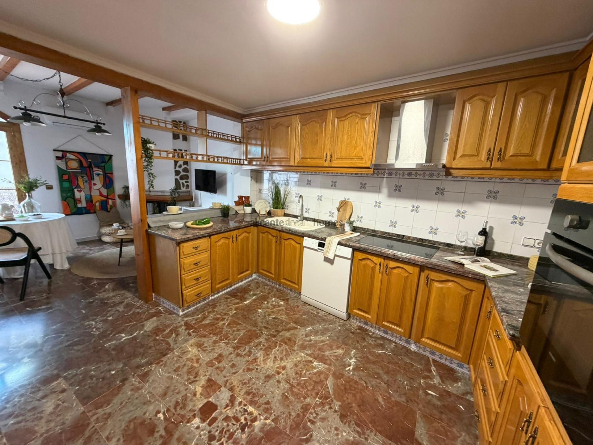 Resale - 4 Bedroom 4 Bathroom Townhouse in Sax -  - Alicante