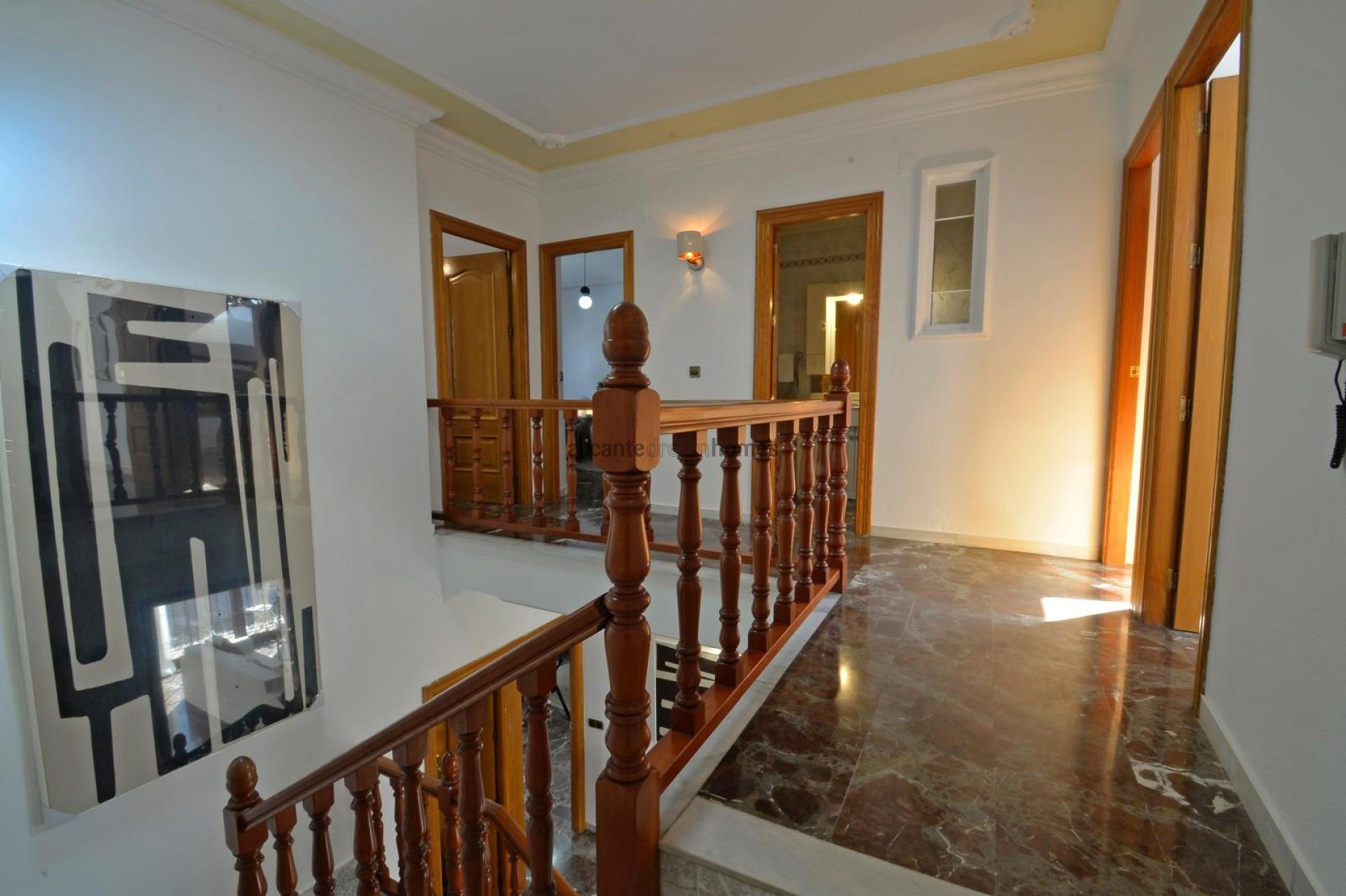 Resale - 4 Bedroom 4 Bathroom Townhouse in Sax -  - Alicante