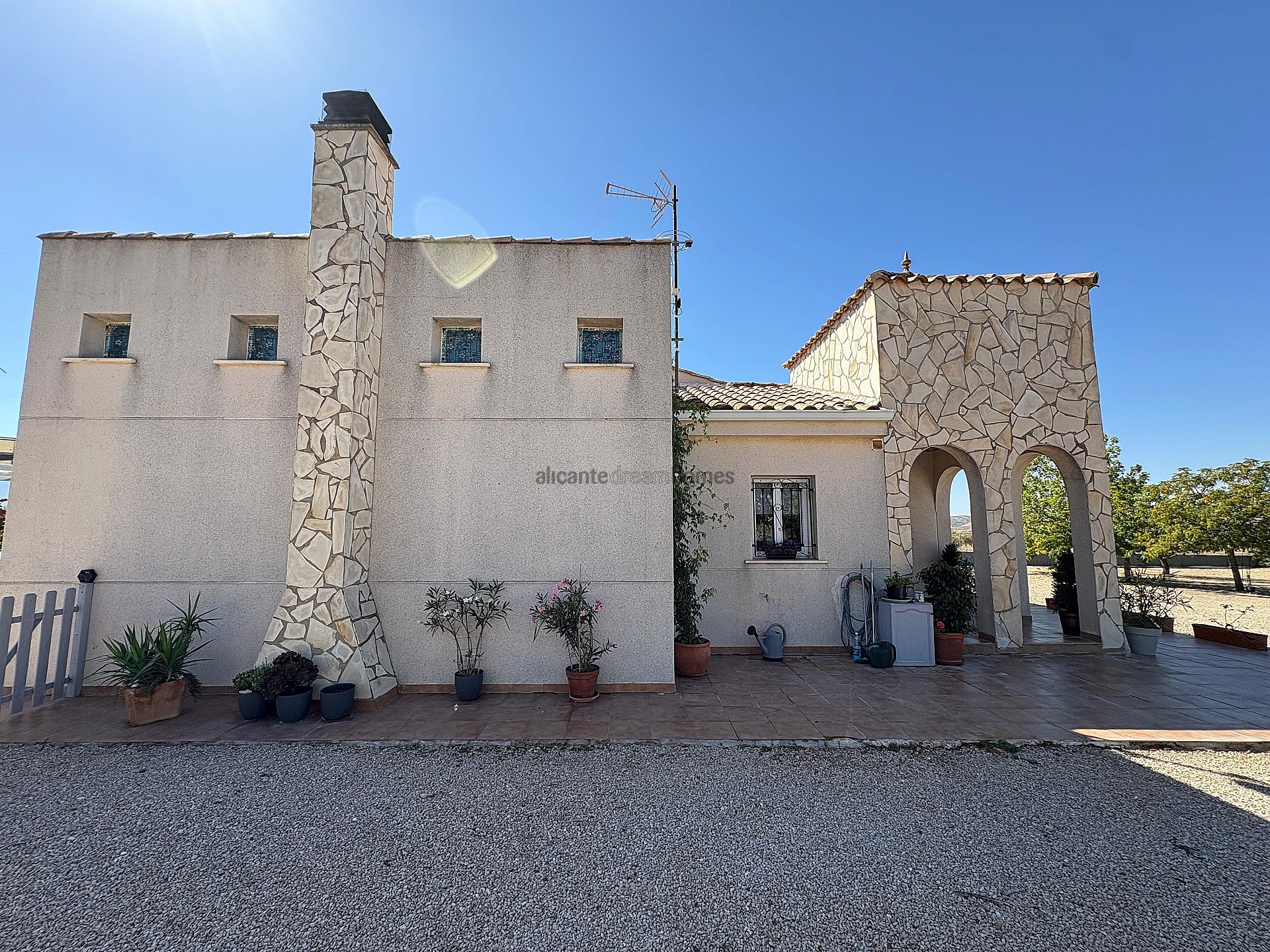 Sold - 3 Bedroom 2 Bathroom Villa in Biar -  - Alicante