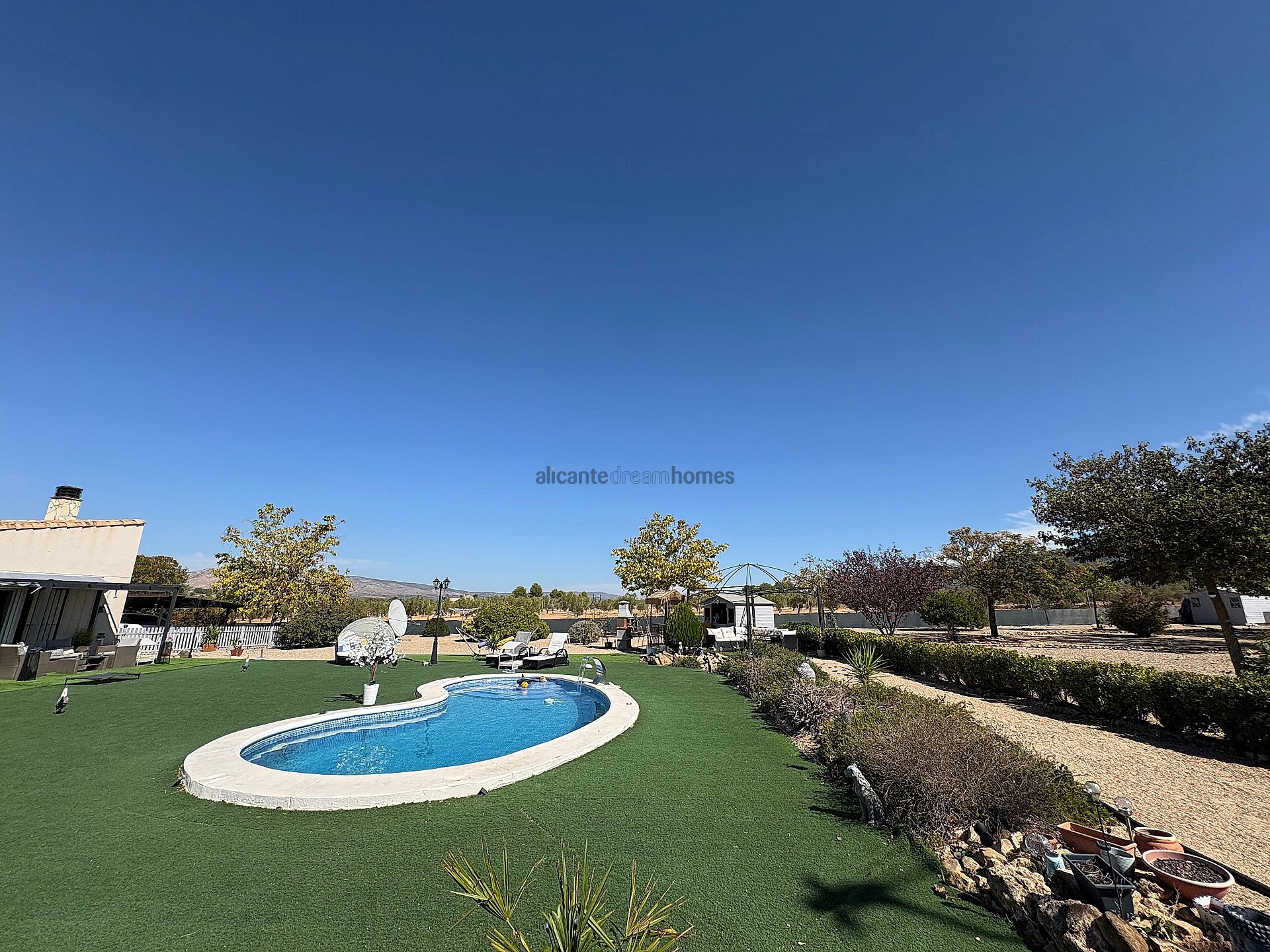 Sold - 3 Bedroom 2 Bathroom Villa in Biar -  - Alicante