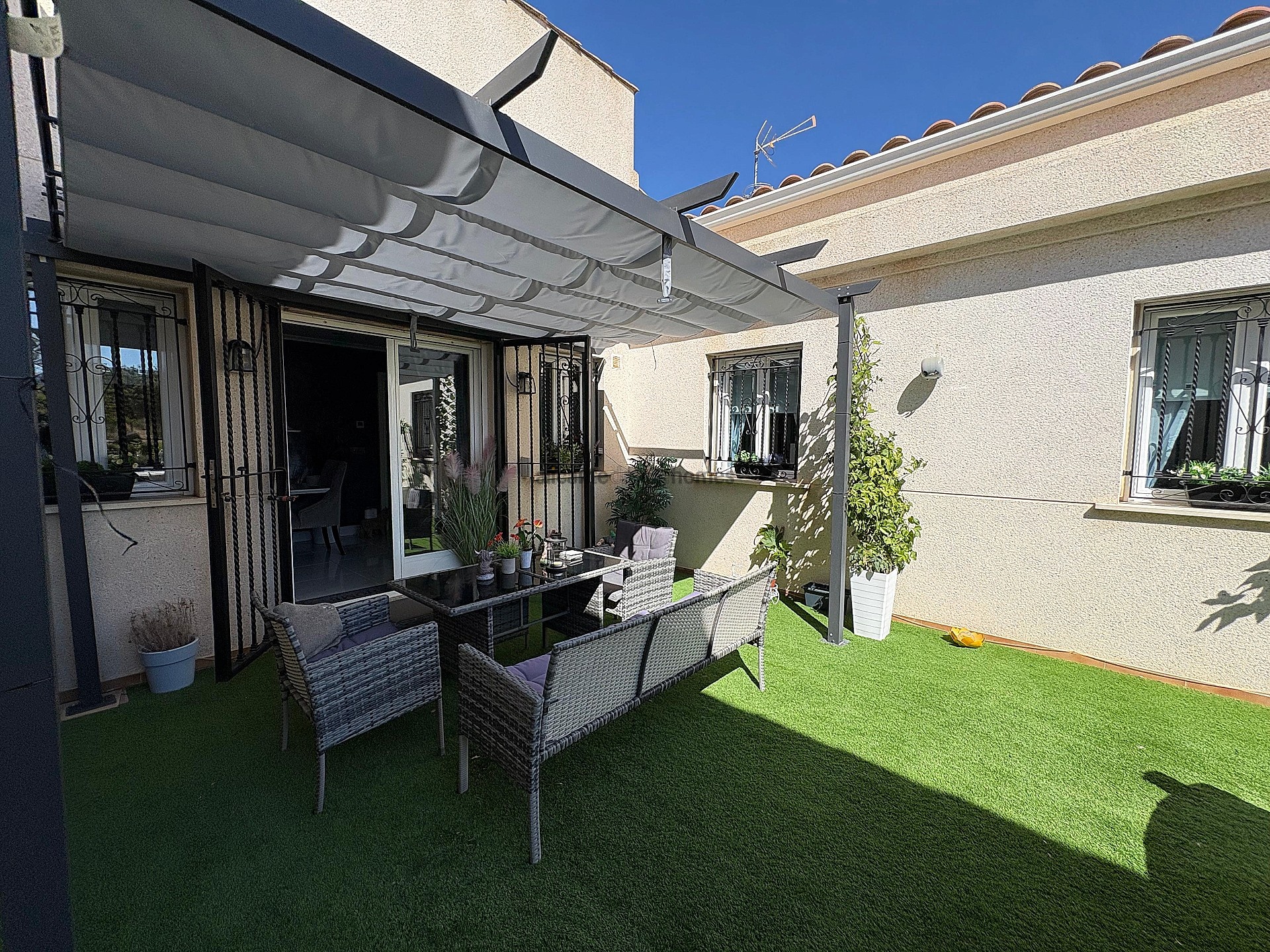 Sold - 3 Bedroom 2 Bathroom Villa in Biar -  - Alicante