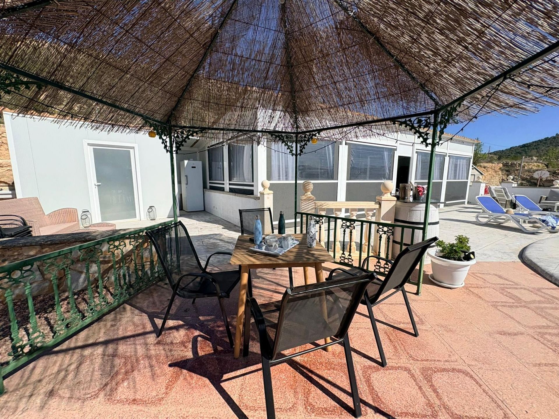 Resale - 4 Bedroom 4 Bathroom Villa in Monóvar -  - Alicante