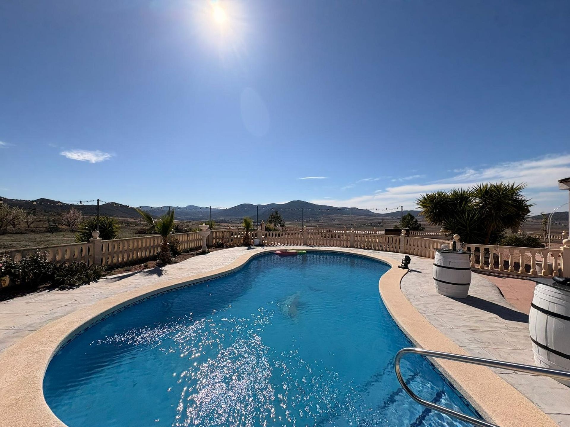 Resale - 4 Bedroom 4 Bathroom Villa in Monóvar -  - Alicante