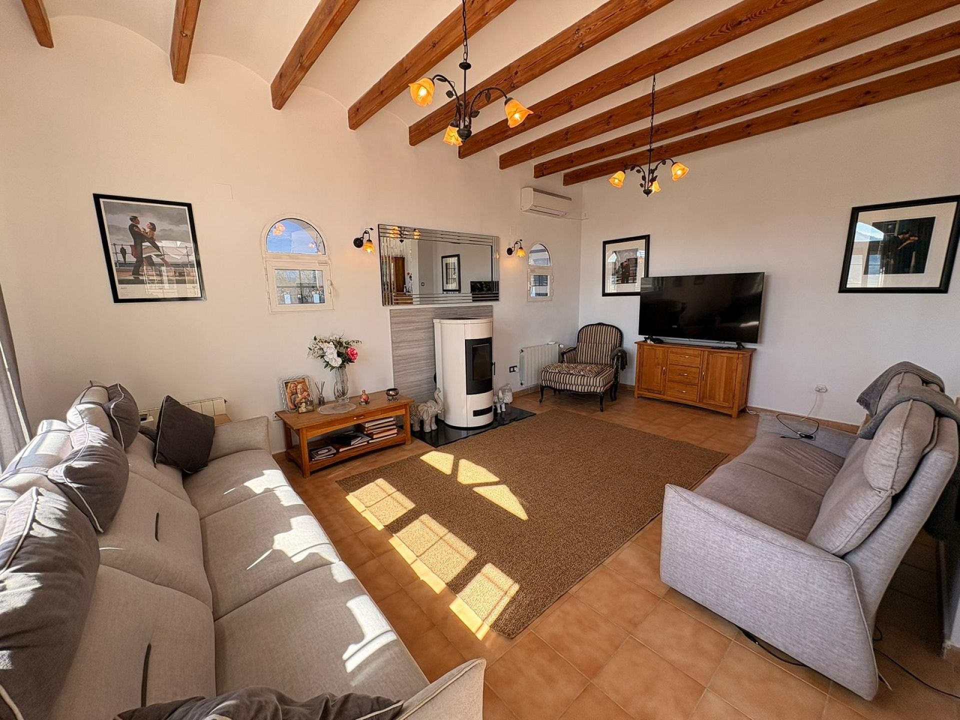Resale - 4 Bedroom 4 Bathroom Villa in Monóvar -  - Alicante