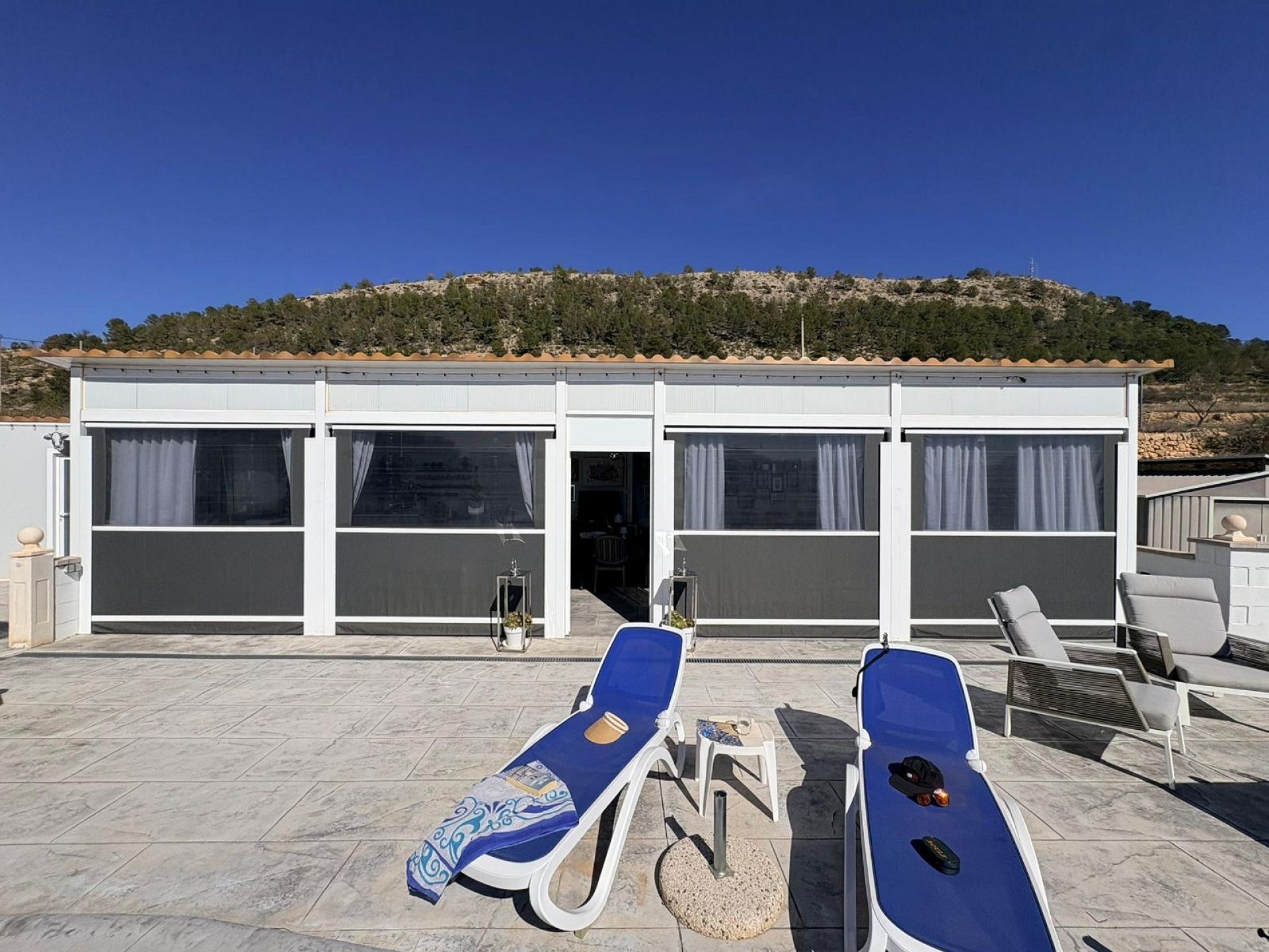 Resale - 4 Bedroom 4 Bathroom Villa in Monóvar -  - Alicante