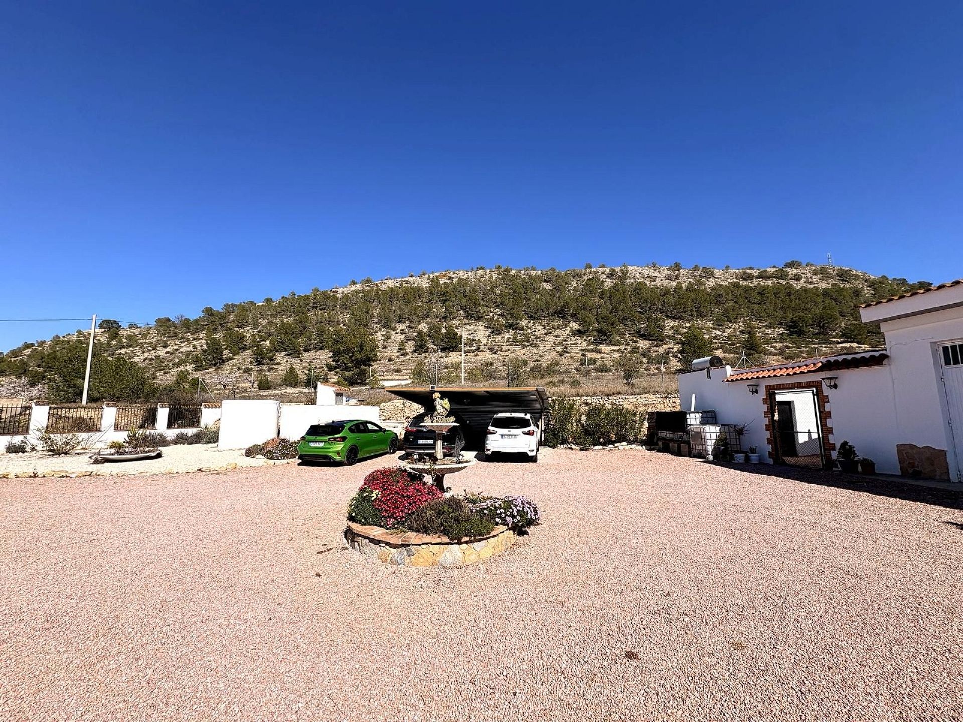 Resale - 4 Bedroom 4 Bathroom Villa in Monóvar -  - Alicante
