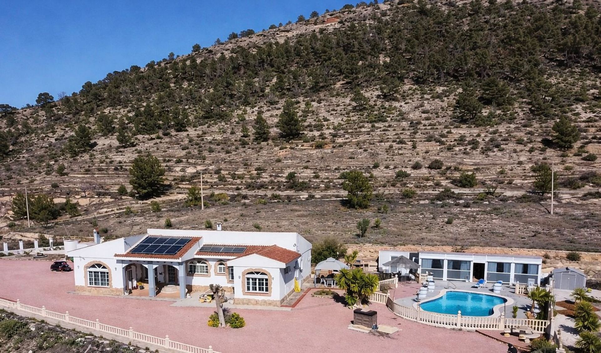 Resale - 4 Bedroom 4 Bathroom Villa in Monóvar -  - Alicante