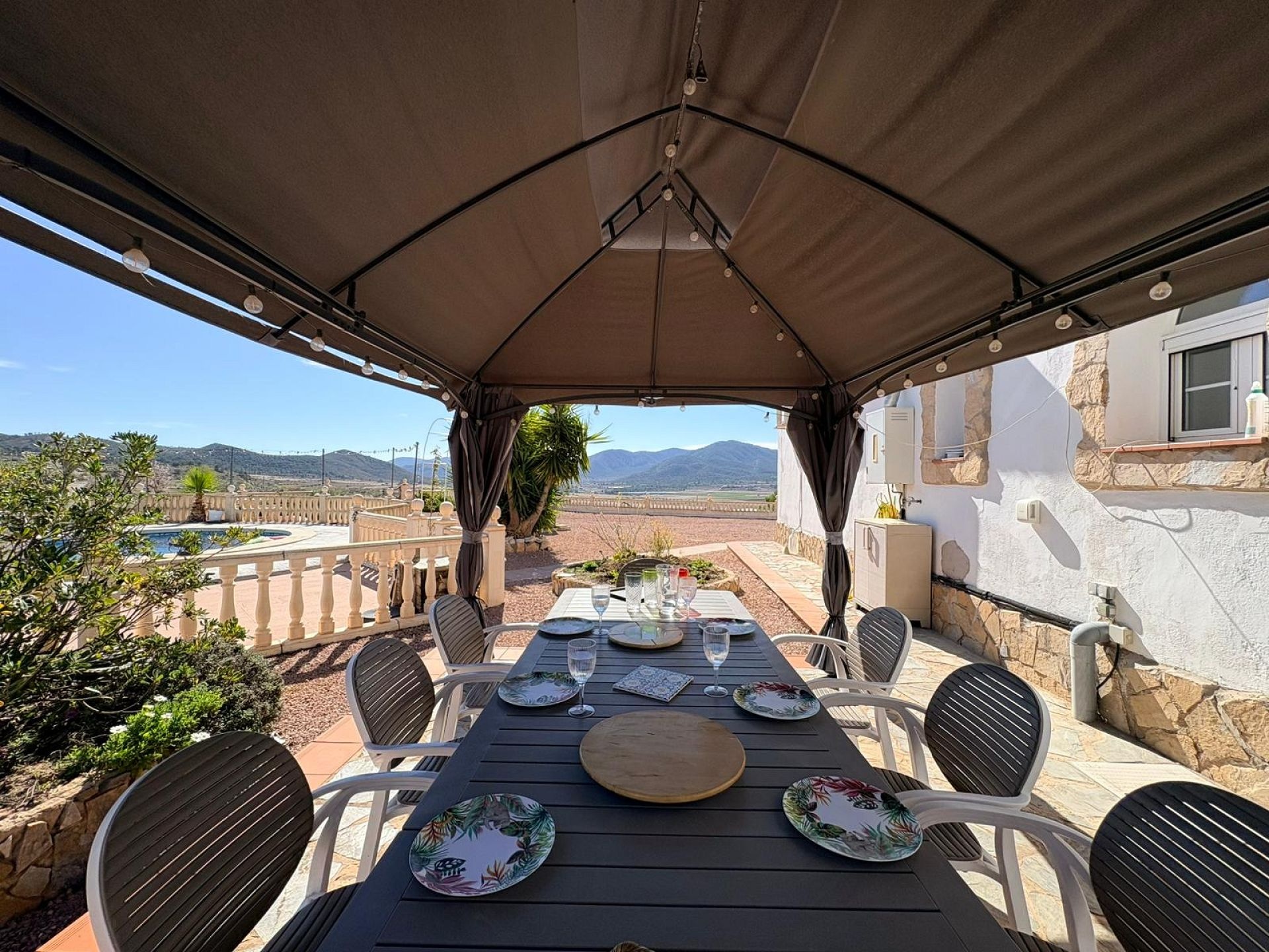 Resale - 4 Bedroom 4 Bathroom Villa in Monóvar -  - Alicante