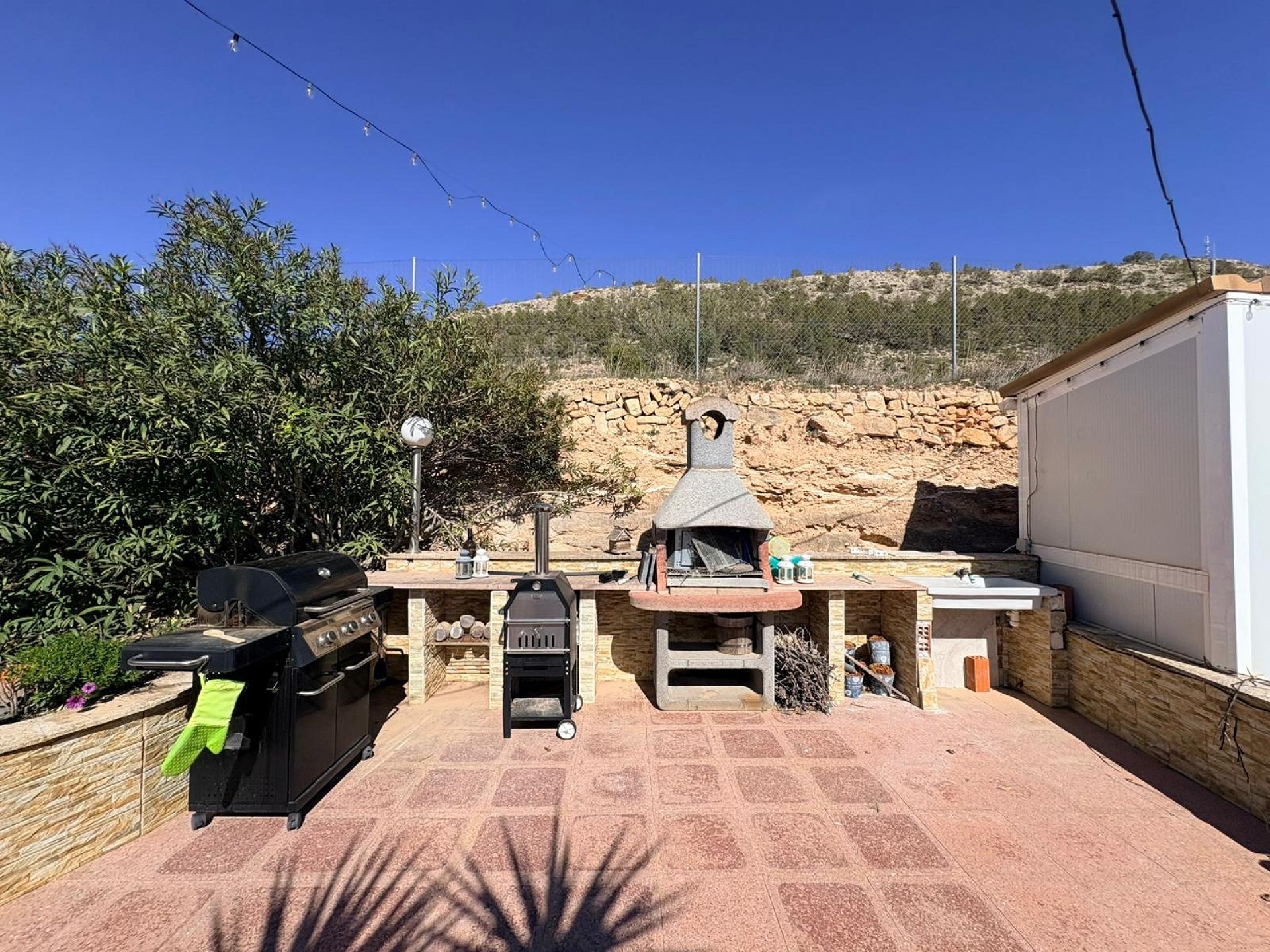 Resale - 4 Bedroom 4 Bathroom Villa in Monóvar -  - Alicante
