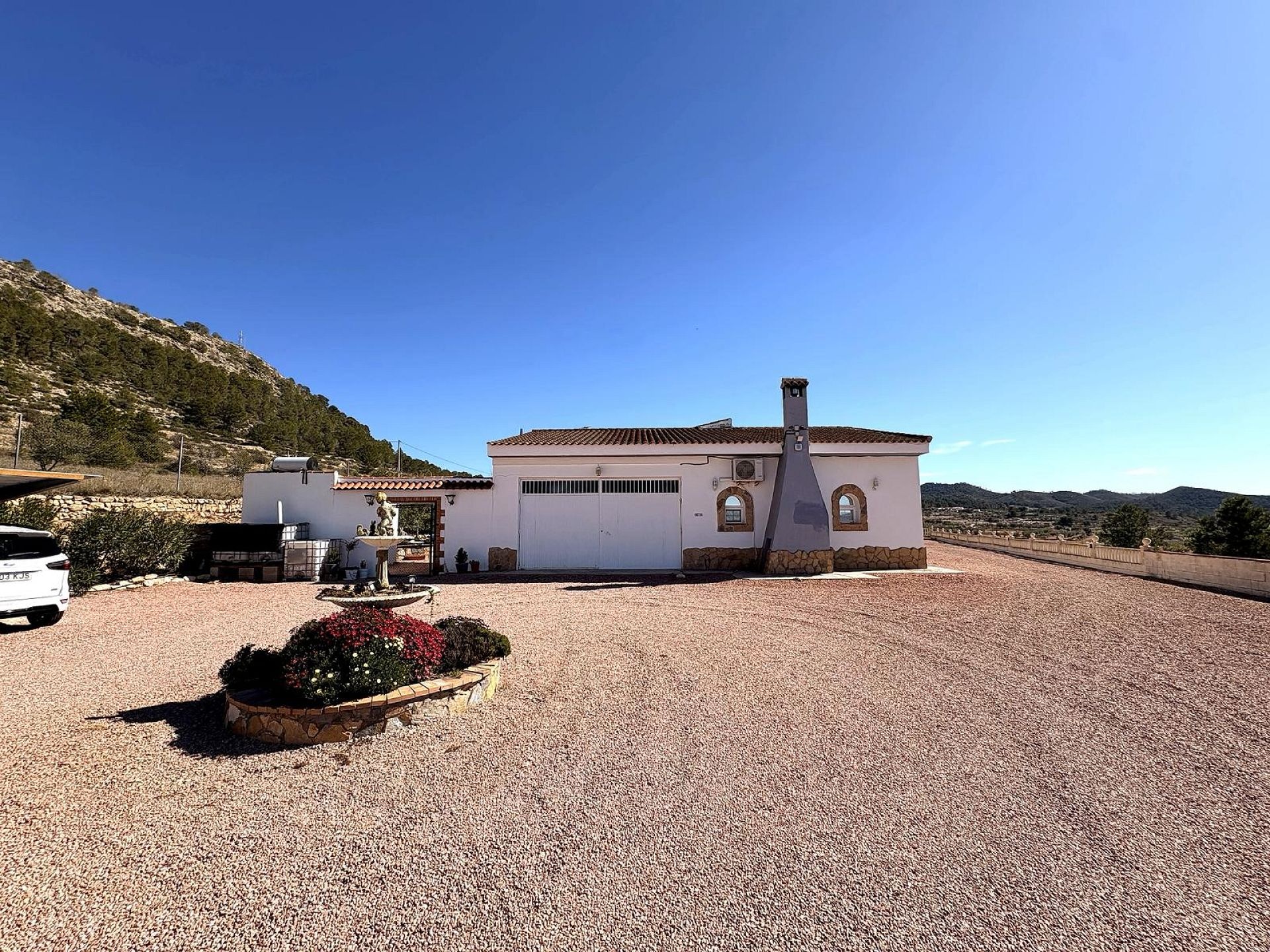 Resale - 4 Bedroom 4 Bathroom Villa in Monóvar -  - Alicante