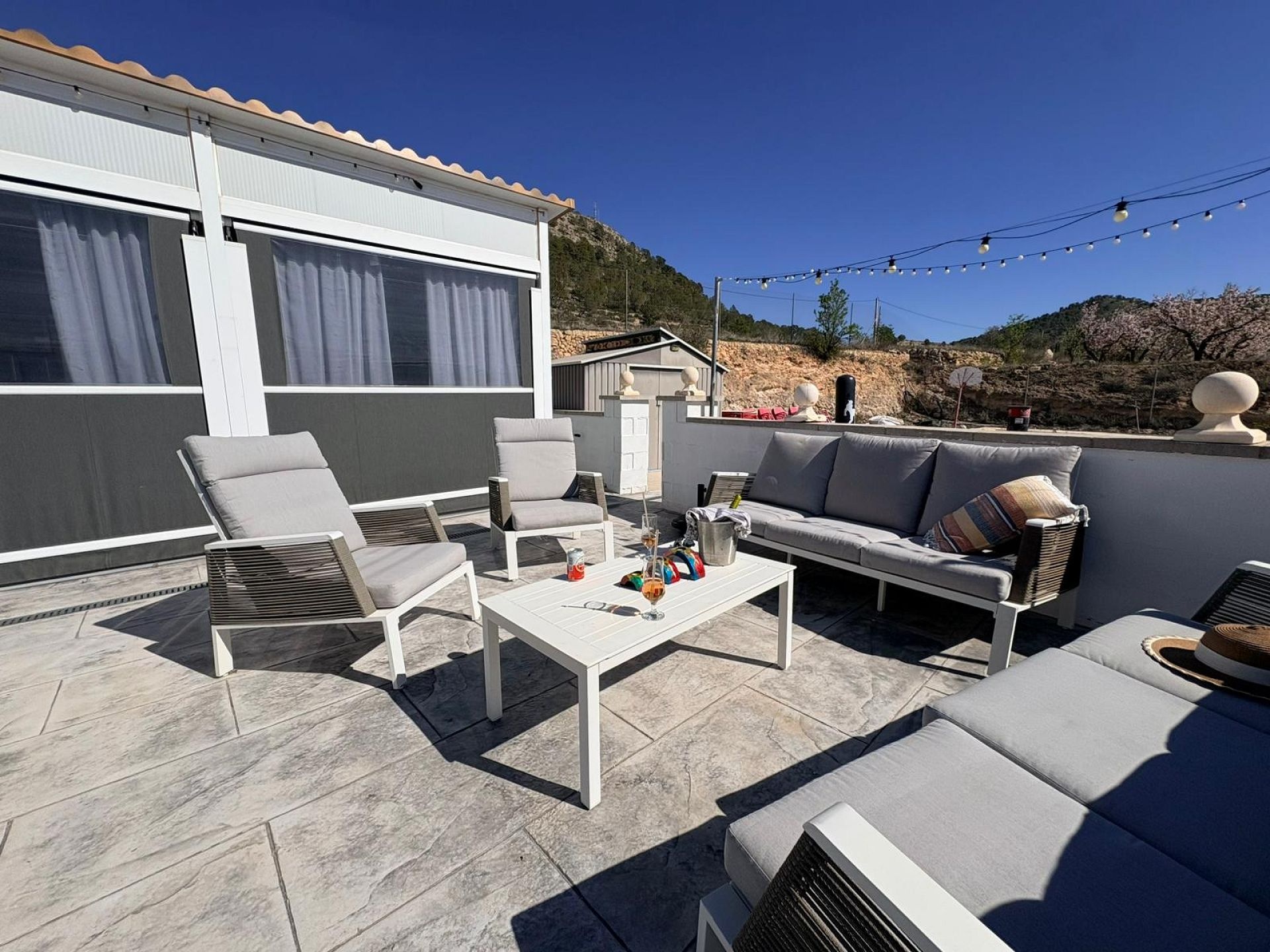 Resale - 4 Bedroom 4 Bathroom Villa in Monóvar -  - Alicante