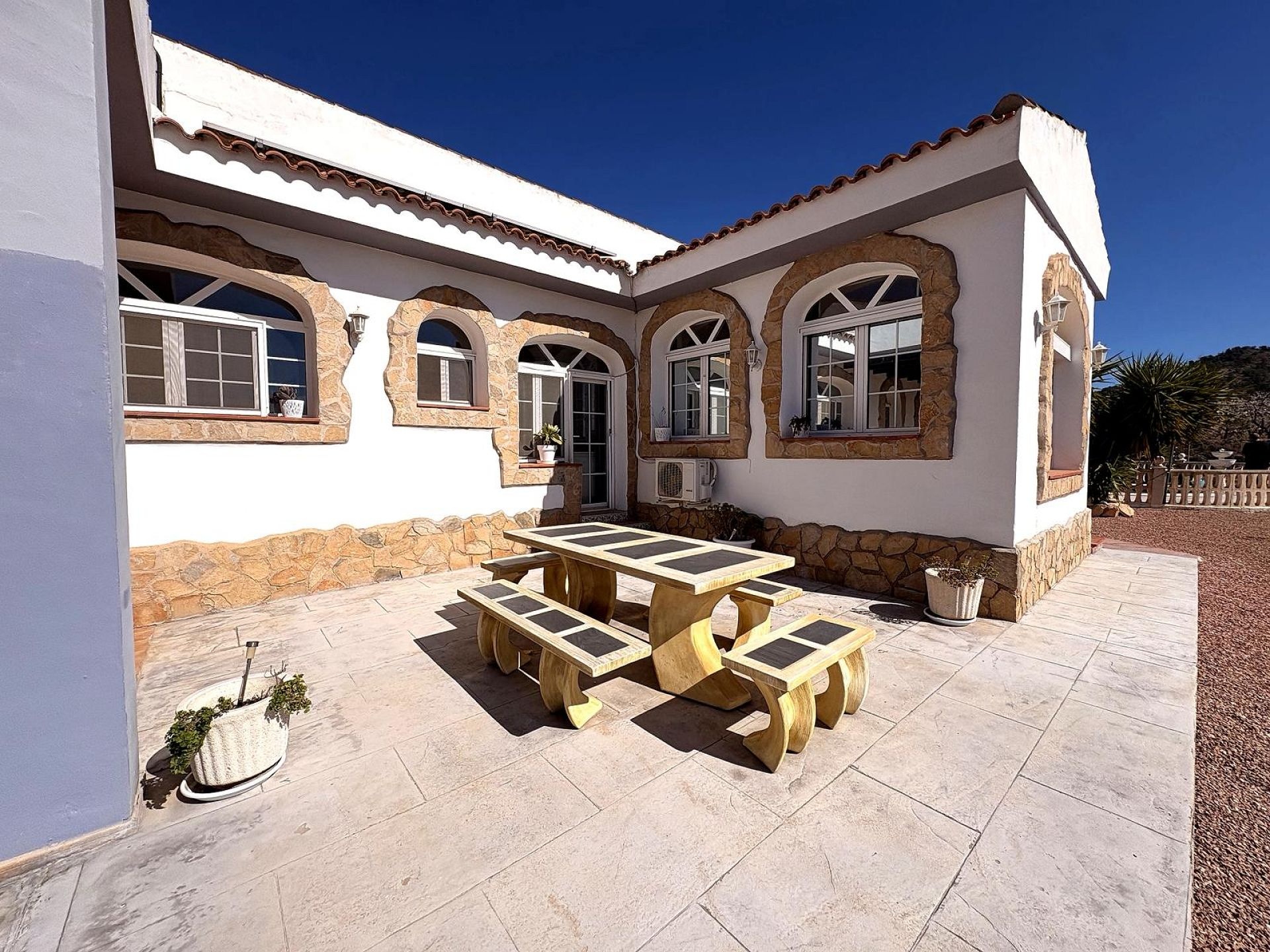 Resale - 4 Bedroom 4 Bathroom Villa in Monóvar -  - Alicante