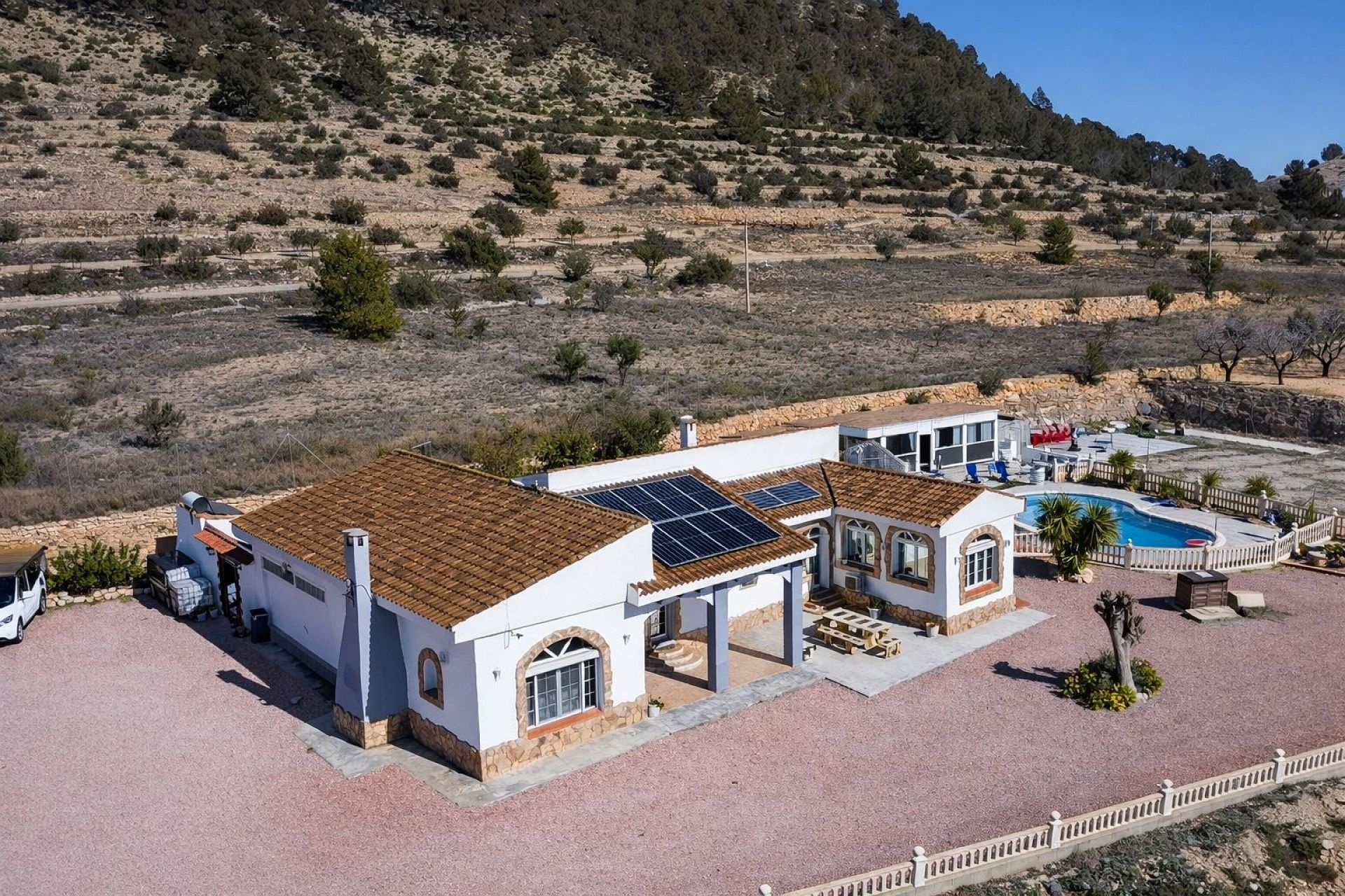Resale - 4 Bedroom 4 Bathroom Villa in Monóvar -  - Alicante