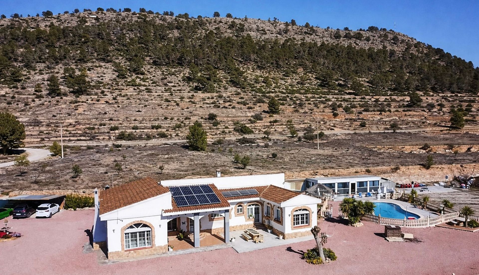 Resale - 4 Bedroom 4 Bathroom Villa in Monóvar -  - Alicante