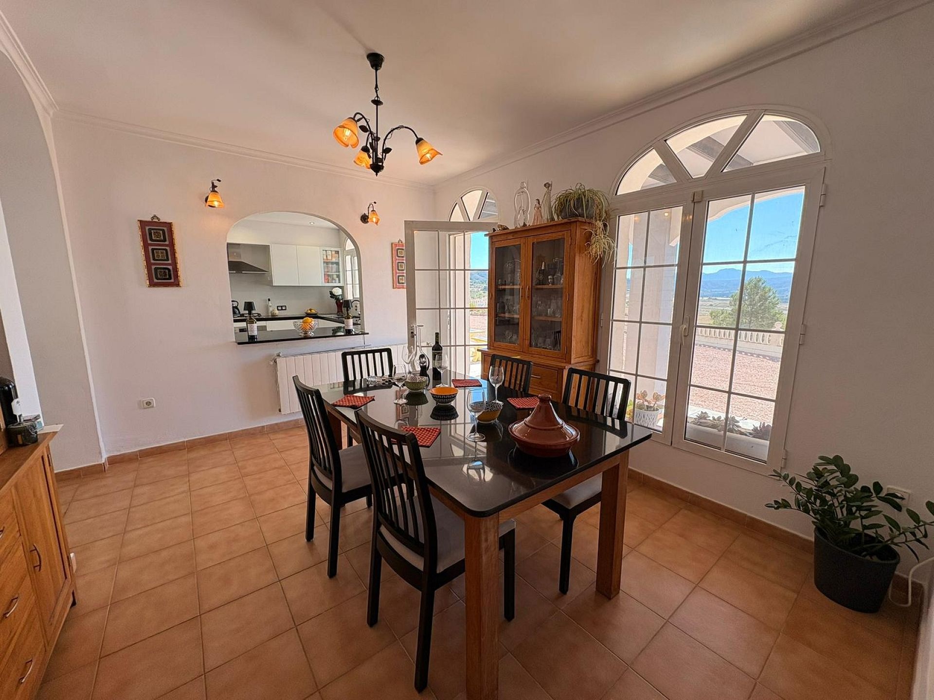 Resale - 4 Bedroom 4 Bathroom Villa in Monóvar -  - Alicante