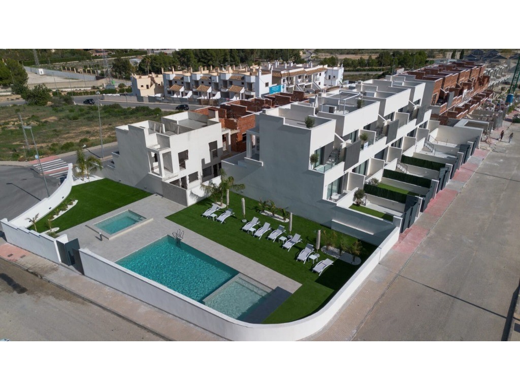 Resale - 3 Bedroom 2 Bathroom Townhouse in Cox -  - Alicante