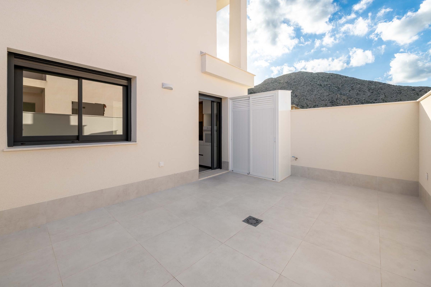 Resale - 3 Bedroom 2 Bathroom Townhouse in Cox -  - Alicante