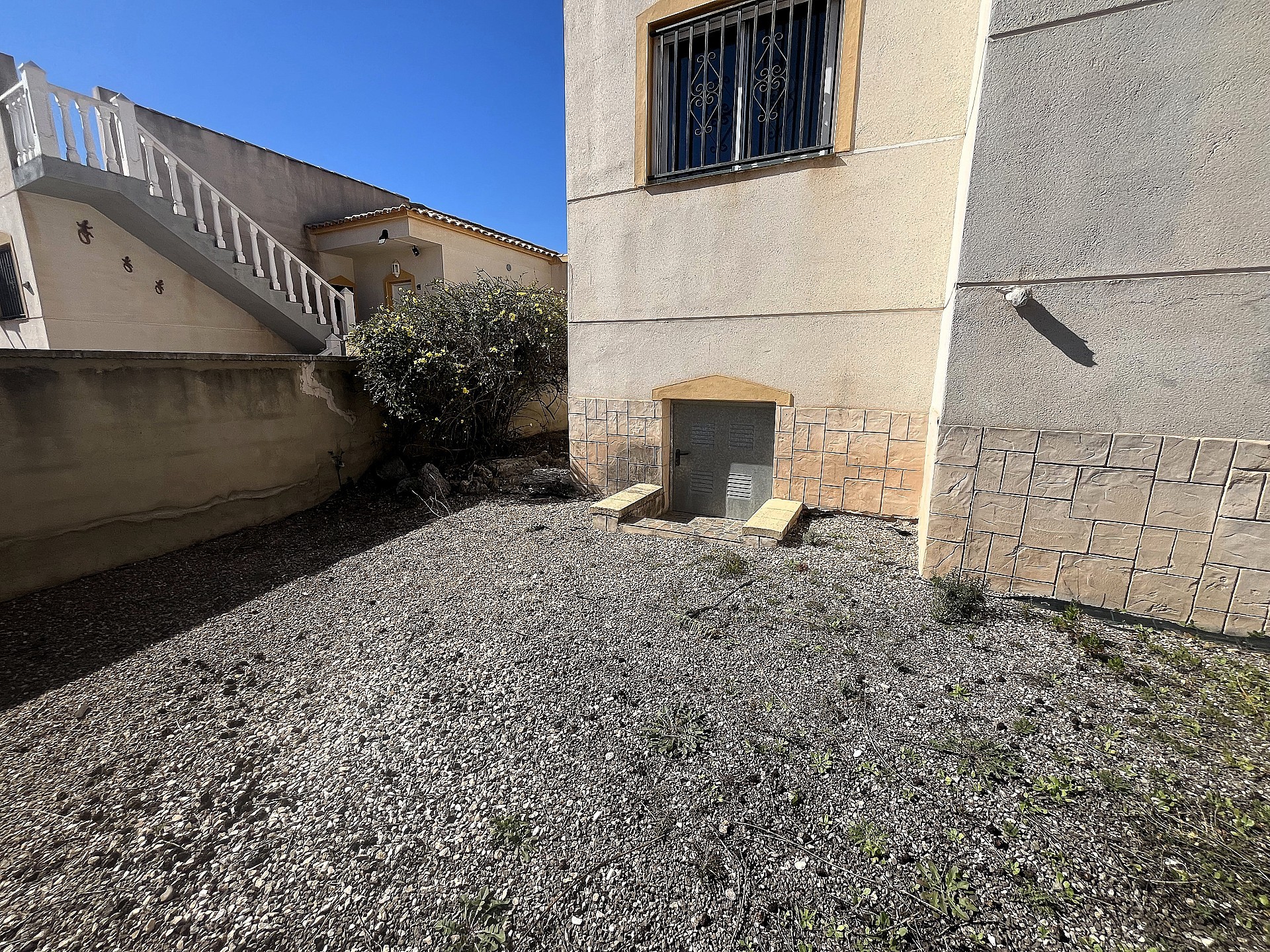 Resale - 4 Bedroom 3 Bathroom Villa in Castalla -  - Alicante