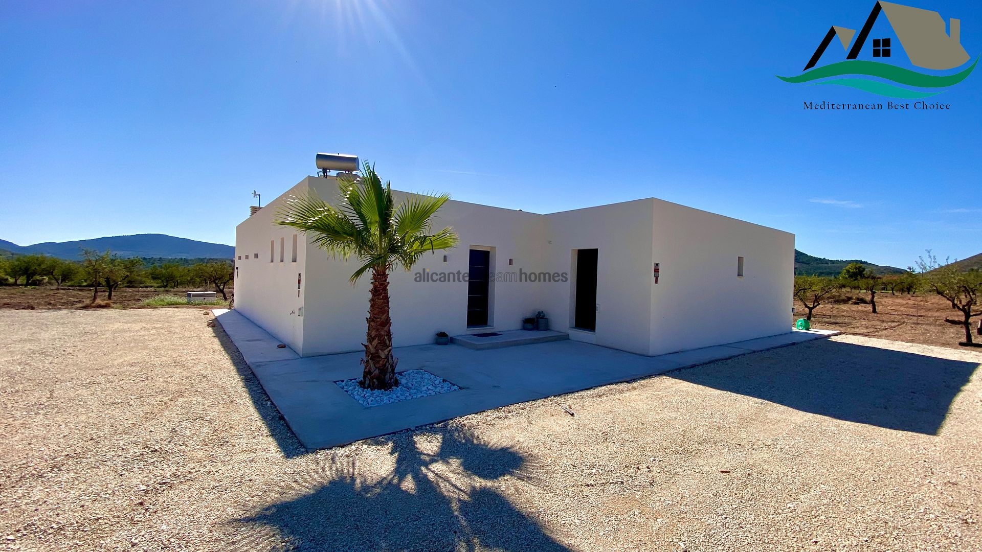 Resale - 3 Bedroom 2 Bathroom Villa in La Romana -  - Alicante