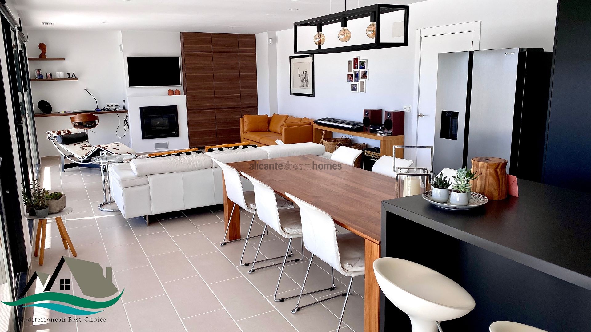 Resale - 3 Bedroom 2 Bathroom Villa in La Romana -  - Alicante