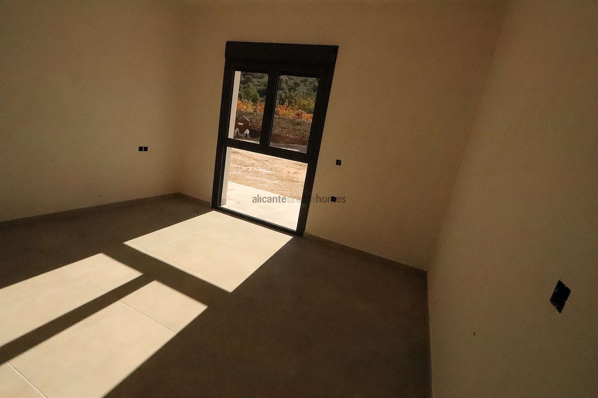 Resale - 3 Bedroom 3 Bathroom Villa in Pinoso -  - Alicante
