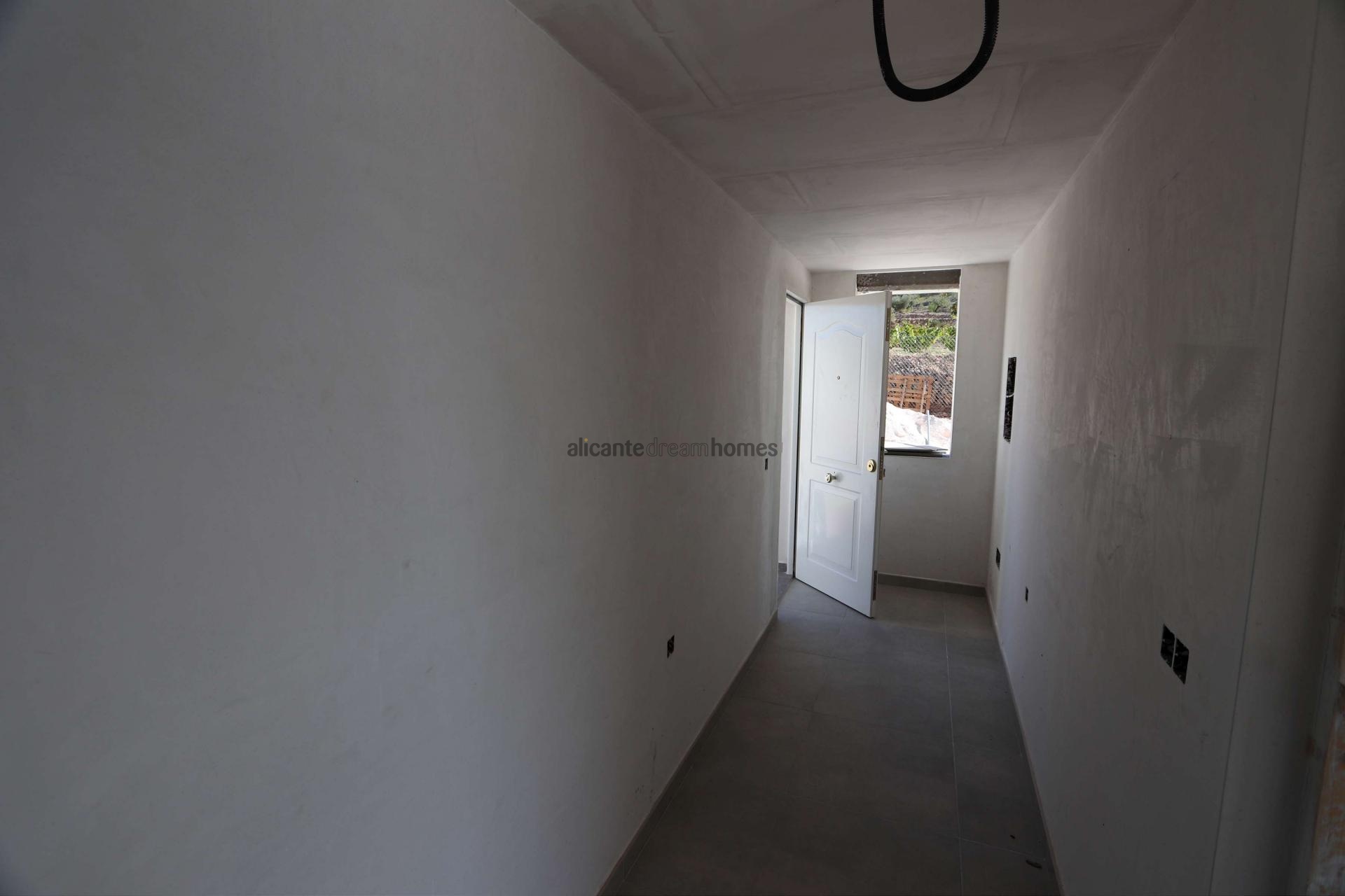 Resale - 3 Bedroom 3 Bathroom Villa in Pinoso -  - Alicante